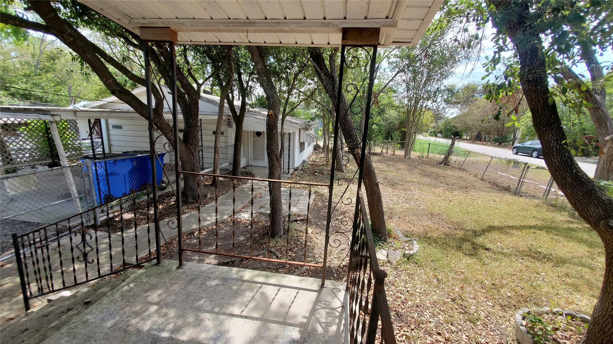 1117 W 4th St, Taylor, TX 76574