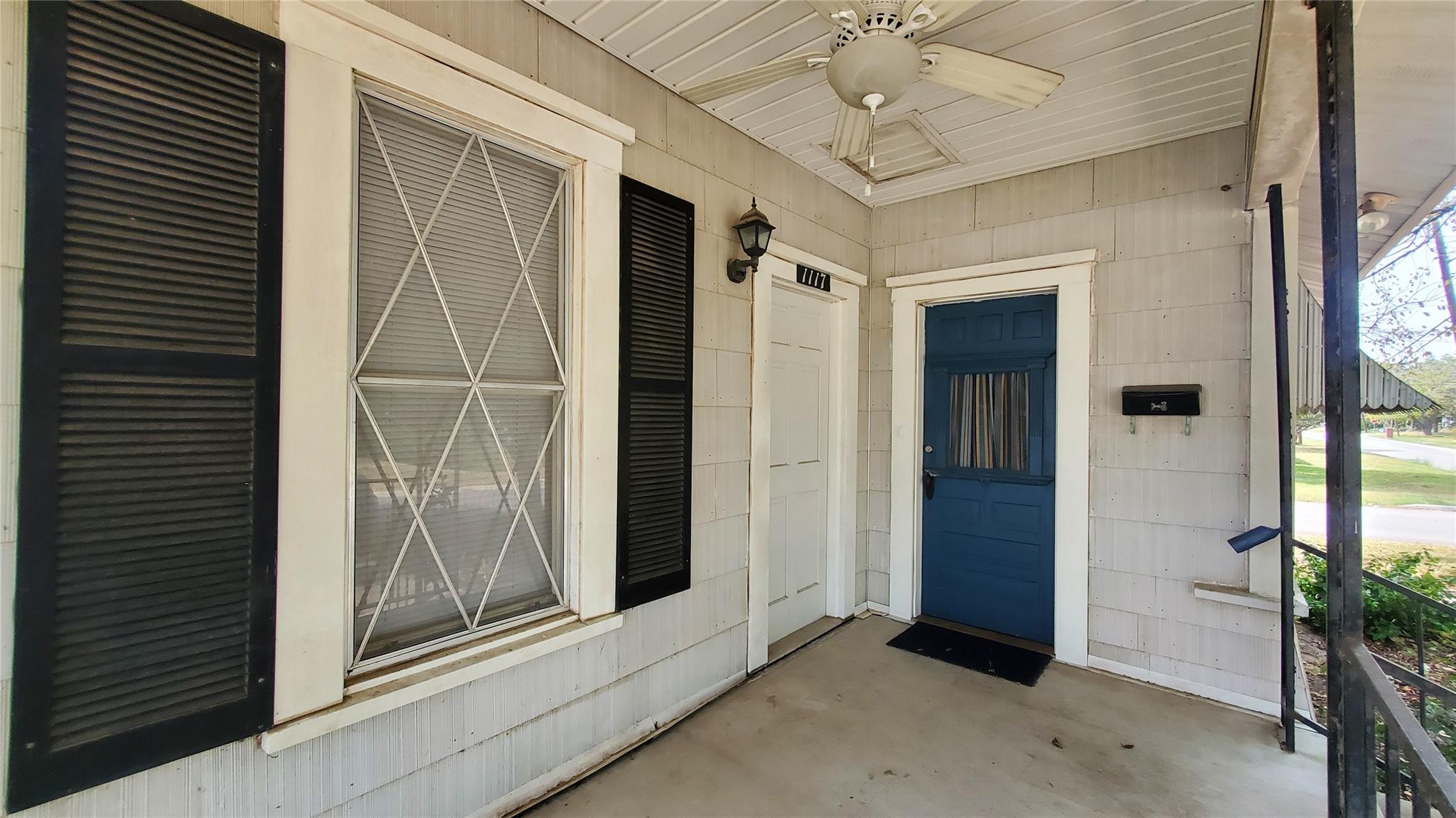 1117 W 4th St, Taylor, TX 76574