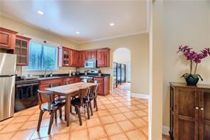 911 E 2nd St, Austin, TX 78702