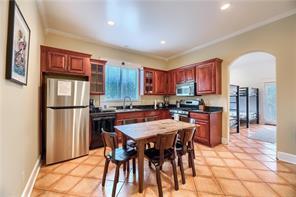 911 E 2nd St, Austin, TX 78702