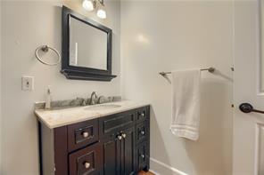 911 E 2nd St, Austin, TX 78702