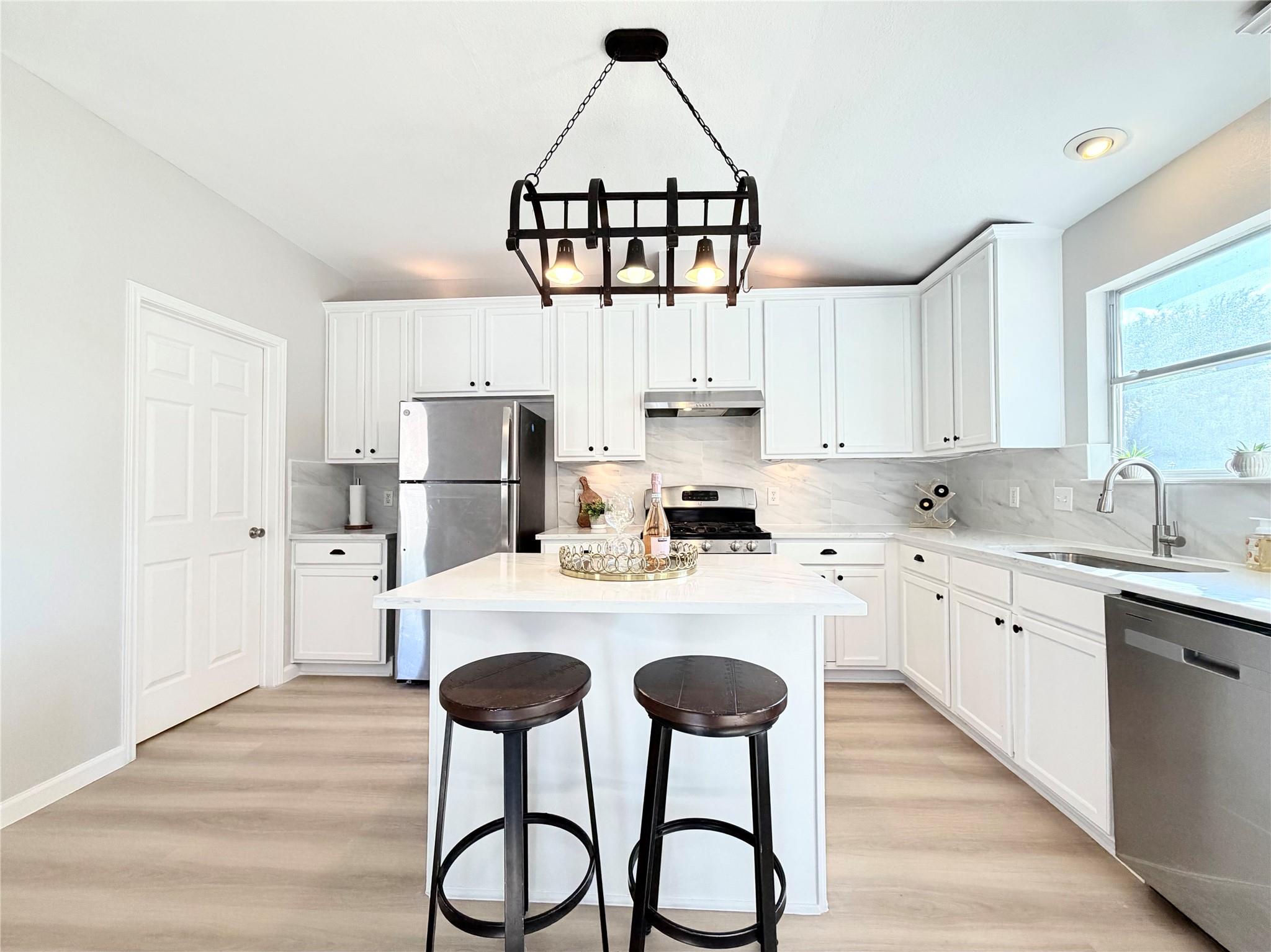 2417 Hallie Ln, Round Rock, TX 78664