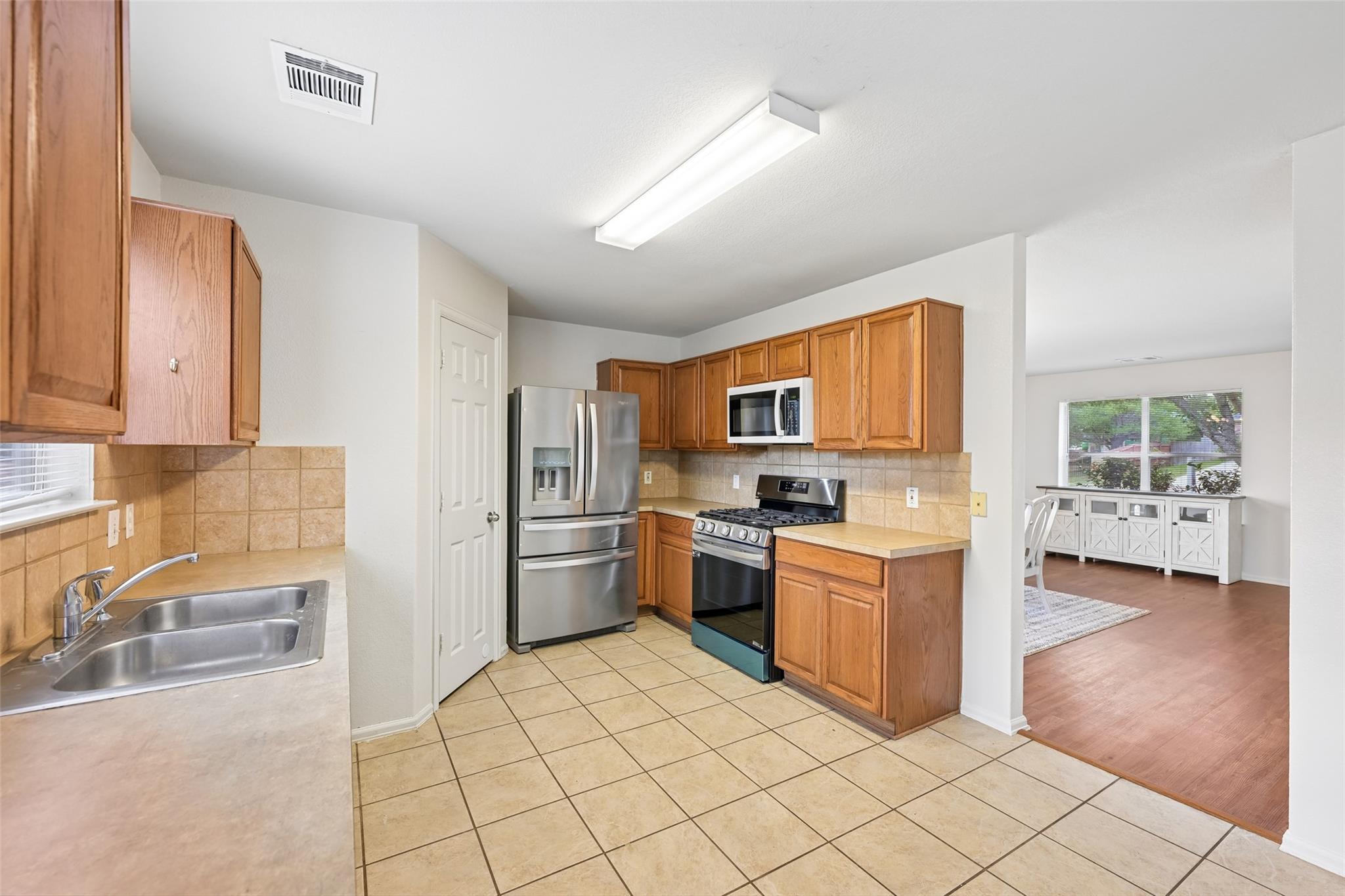 364 Hometown Pkwy, Kyle, TX 78640
