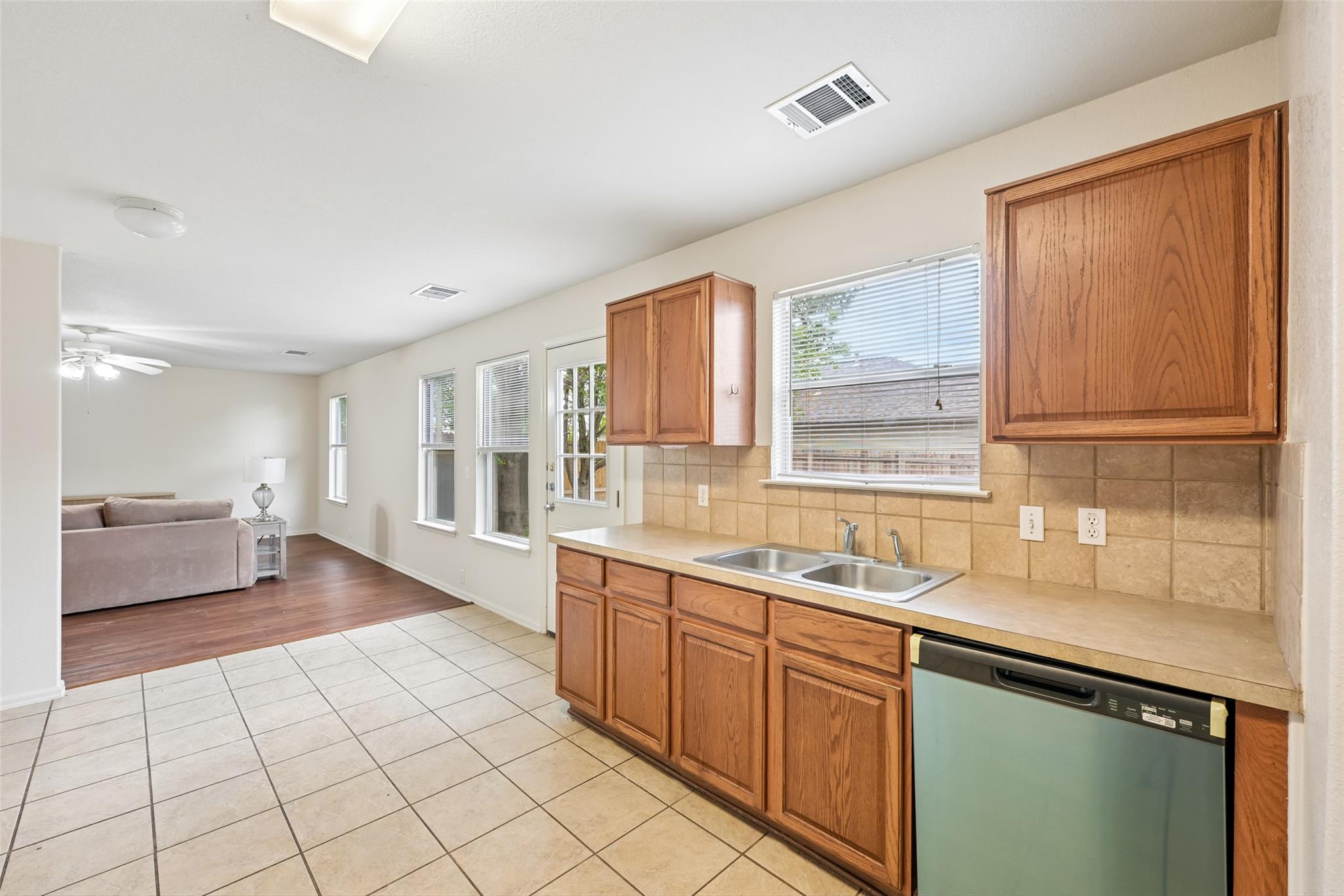 364 Hometown Pkwy, Kyle, TX 78640