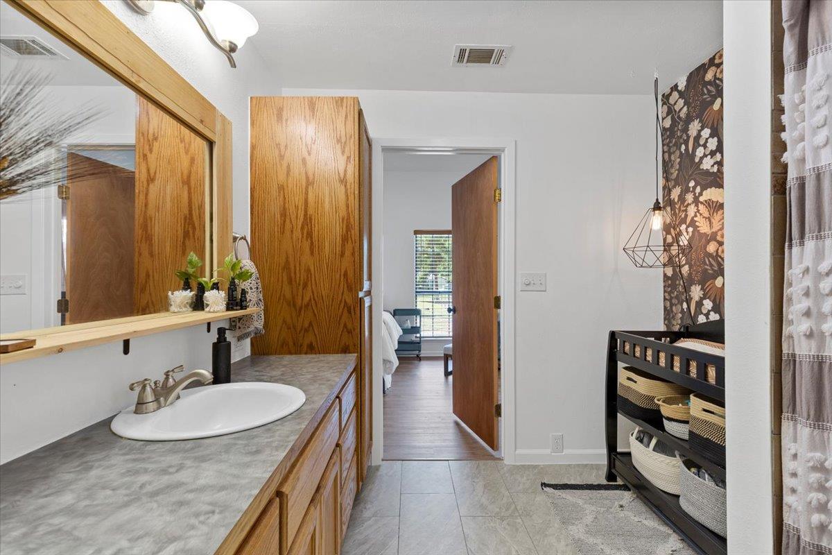 120 LAKE POINT Way, Bastrop, TX 78602