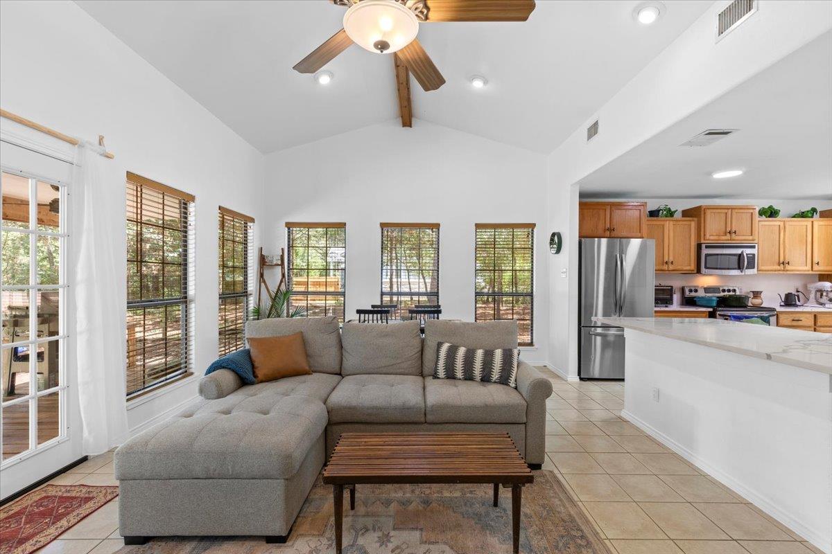 120 LAKE POINT Way, Bastrop, TX 78602