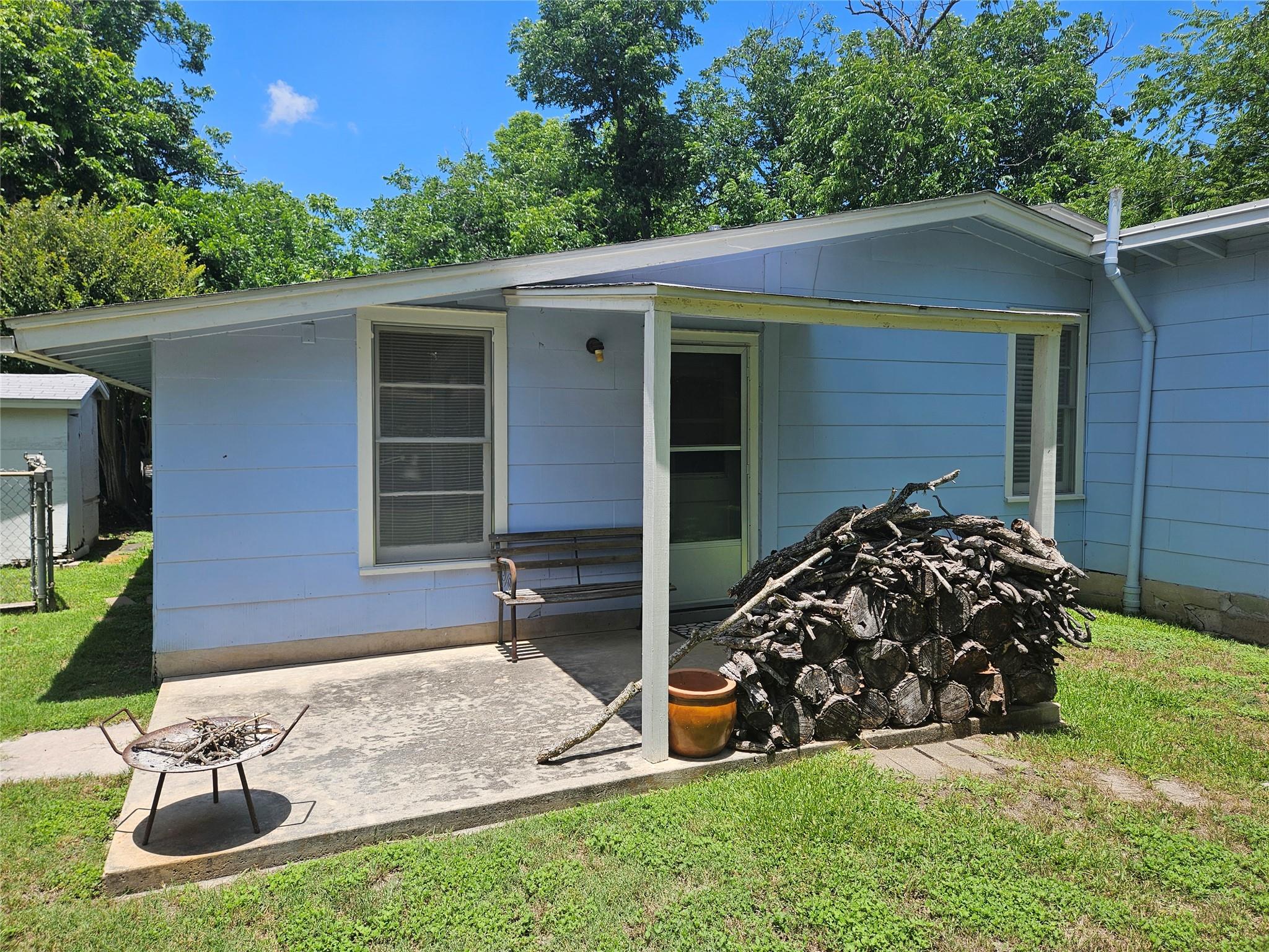 1003 Gilmore St, Taylor, TX 76574