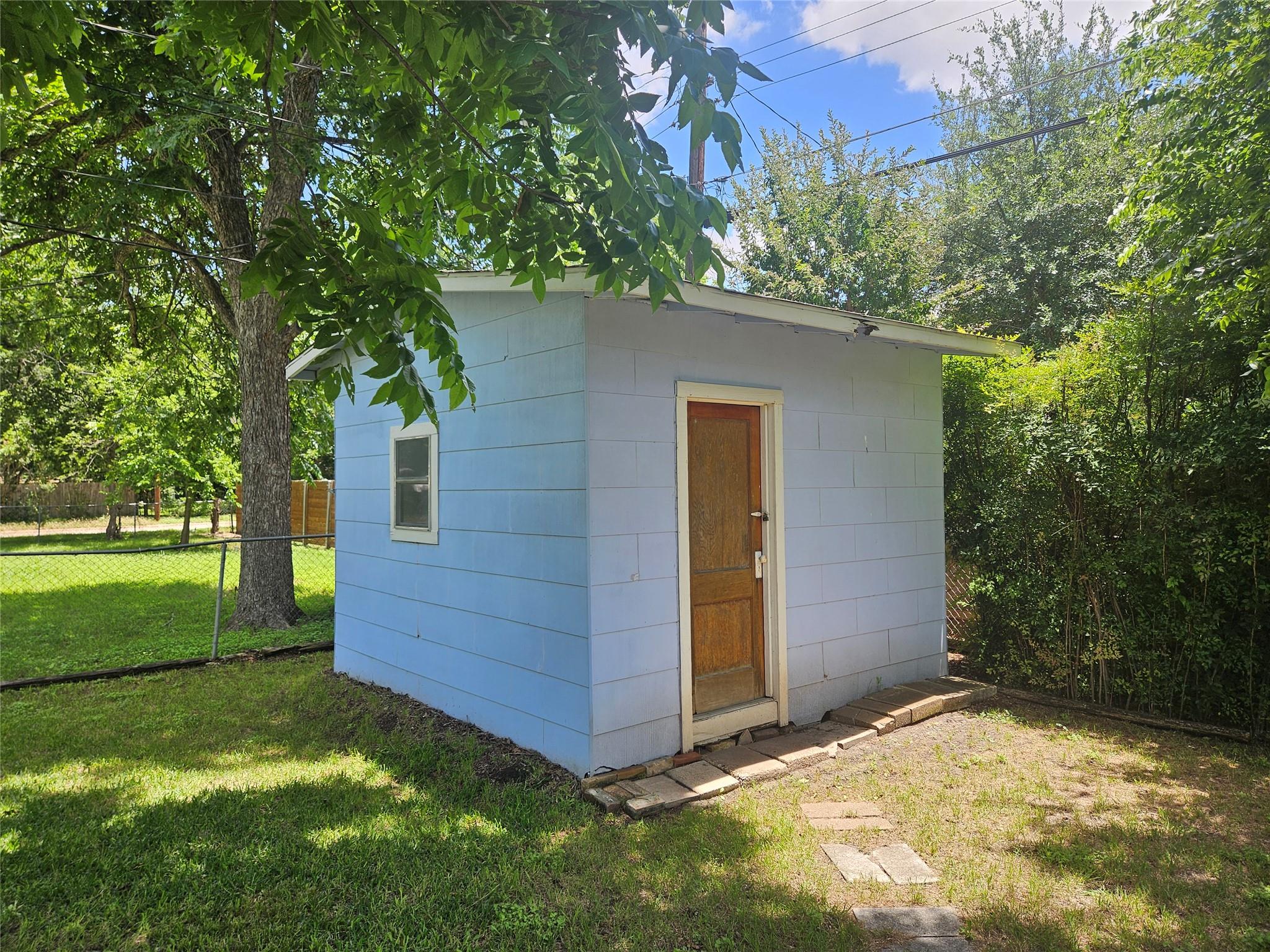 1003 Gilmore St, Taylor, TX 76574