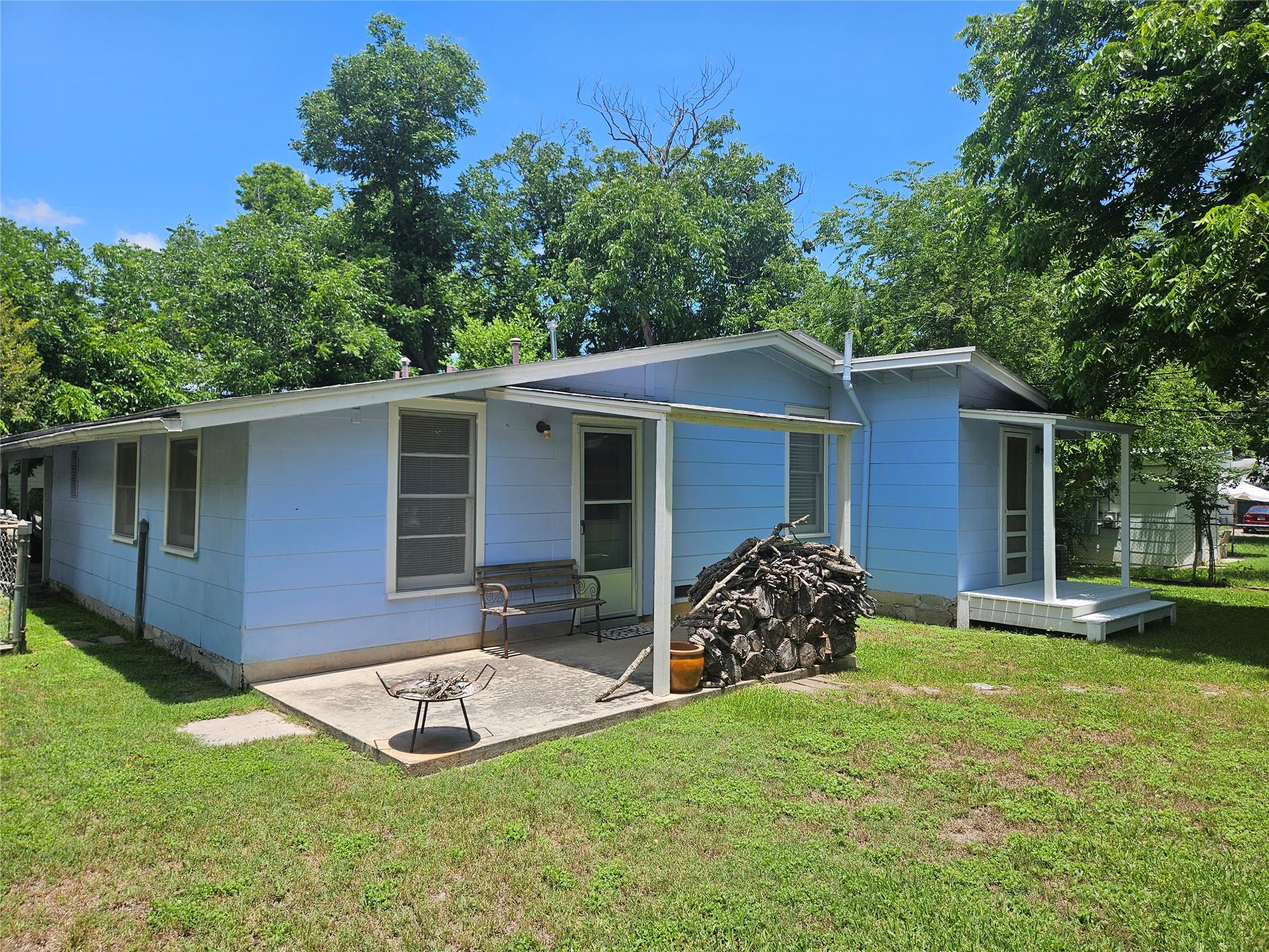 1003 Gilmore St, Taylor, TX 76574