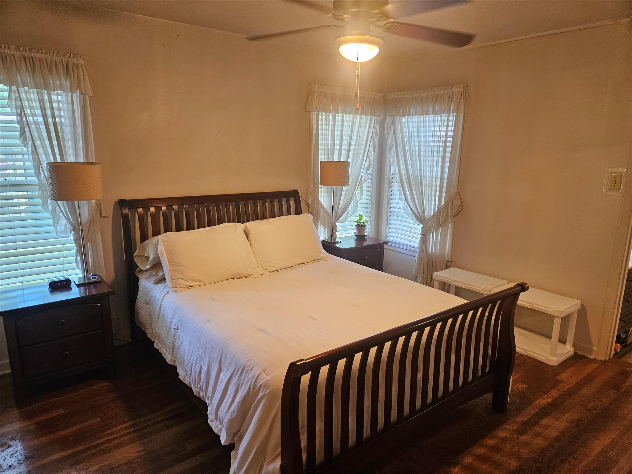 1003 Gilmore St, Taylor, TX 76574