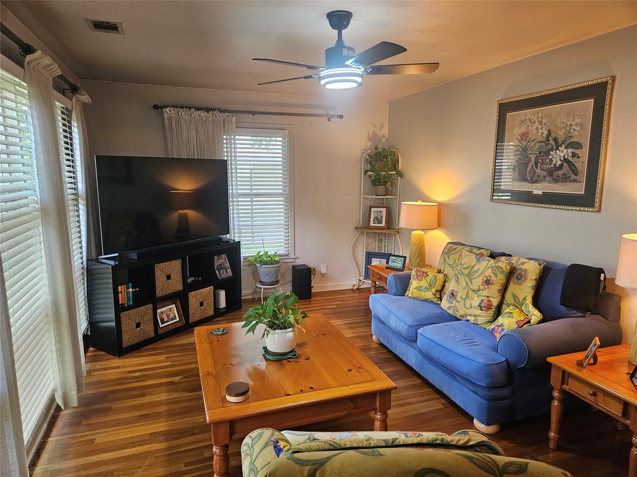 1003 Gilmore St, Taylor, TX 76574