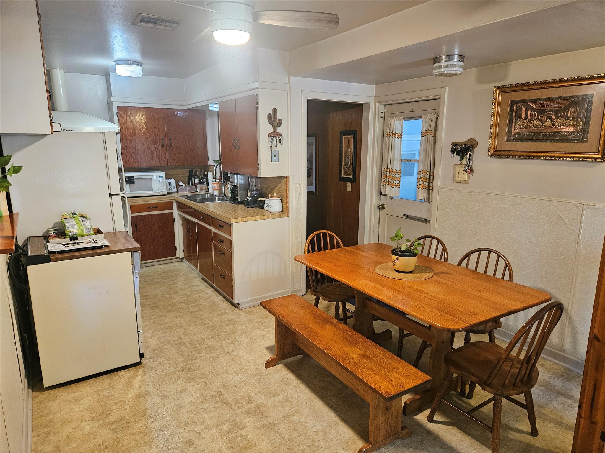 1003 Gilmore St, Taylor, TX 76574