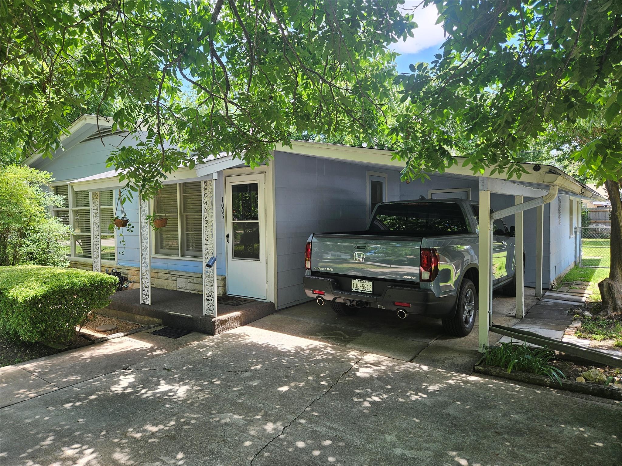 1003 Gilmore St, Taylor, TX 76574
