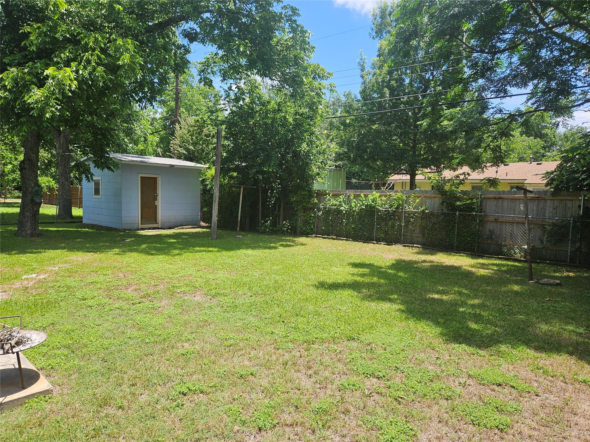 1003 Gilmore St, Taylor, TX 76574