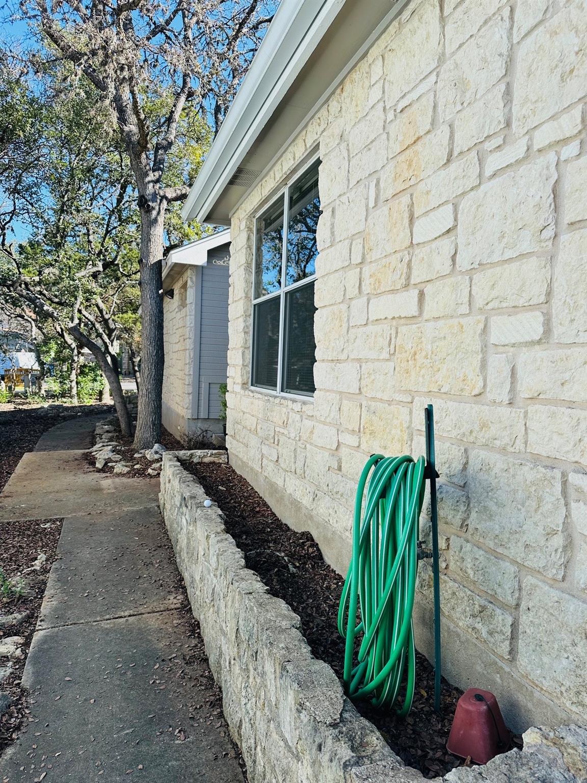 27 Par View Dr, Wimberley, TX 78676