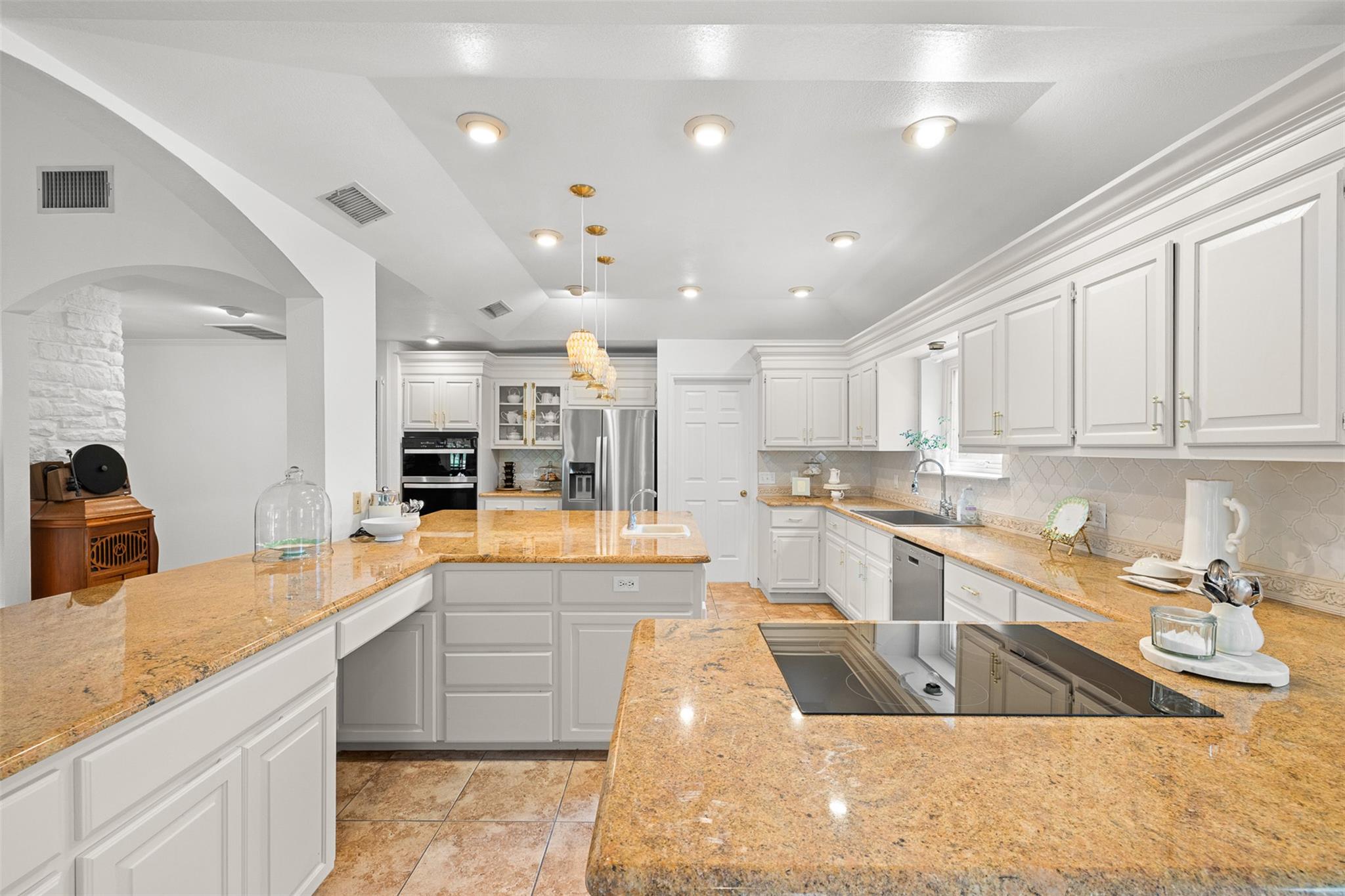 1102 N F Ave, Elgin, TX 78621