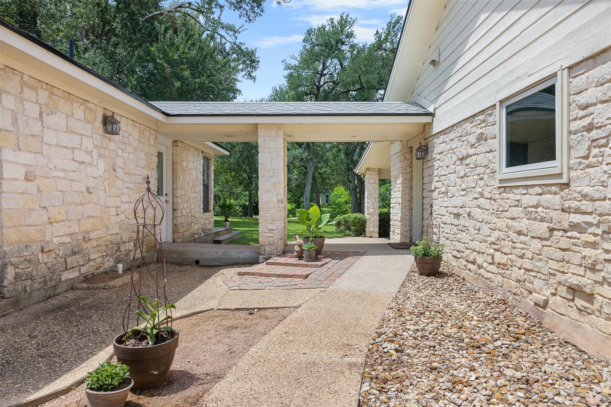 1102 N F Ave, Elgin, TX 78621