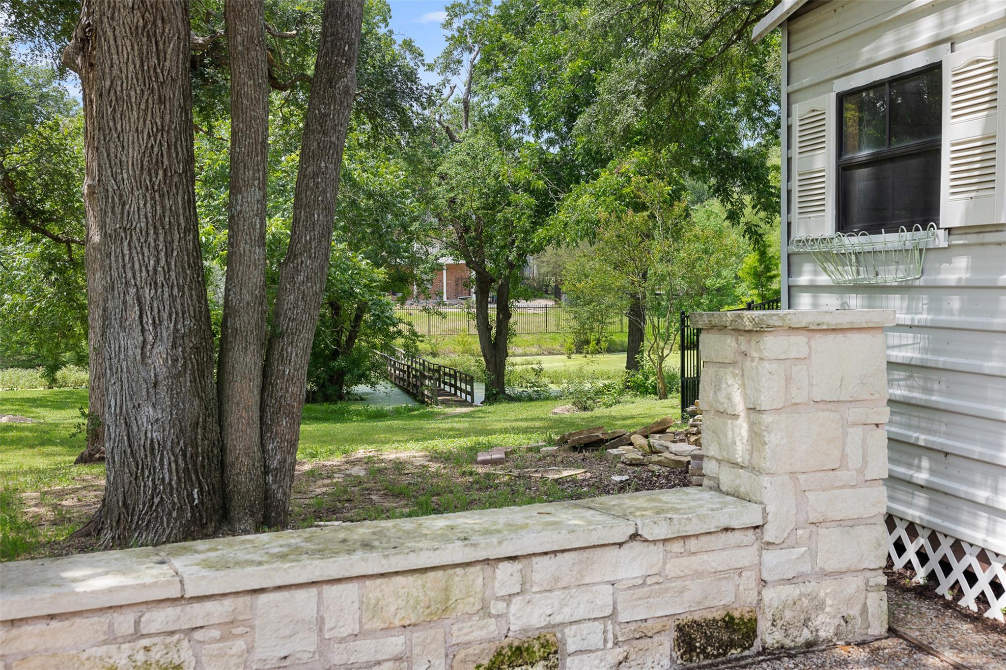 1102 N F Ave, Elgin, TX 78621