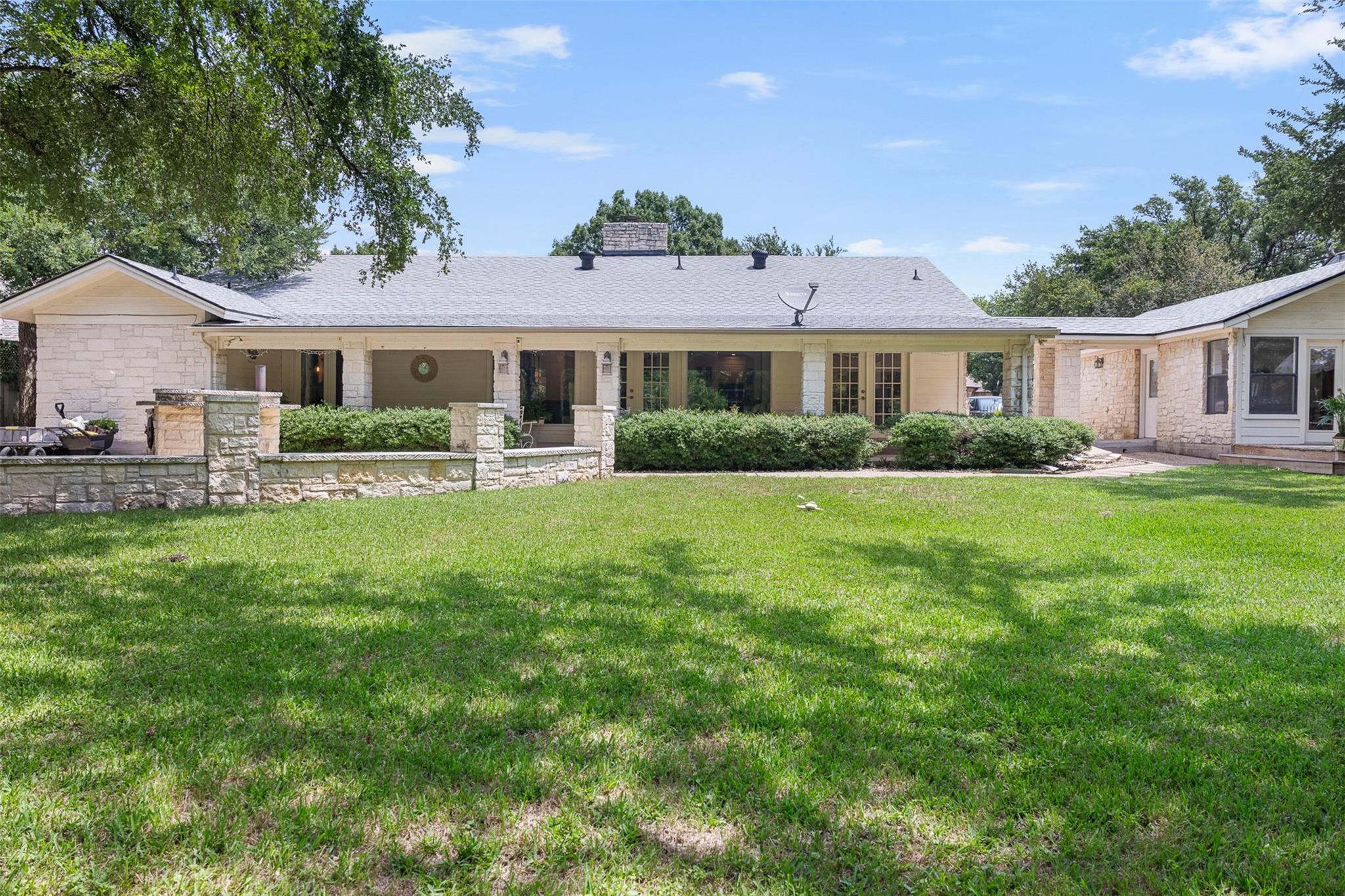 1102 N F Ave, Elgin, TX 78621