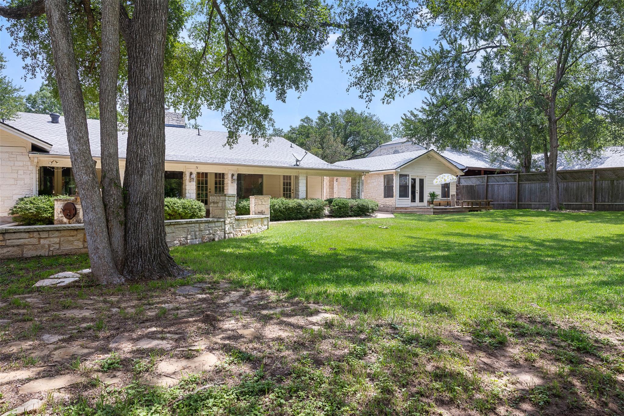 1102 N F Ave, Elgin, TX 78621