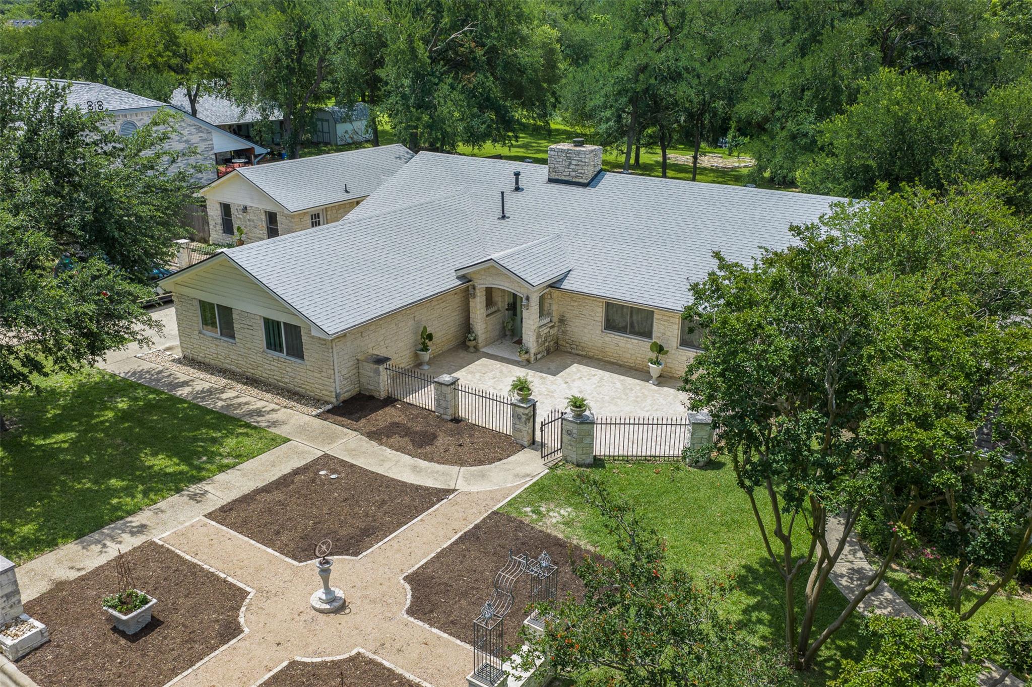 1102 N F Ave, Elgin, TX 78621