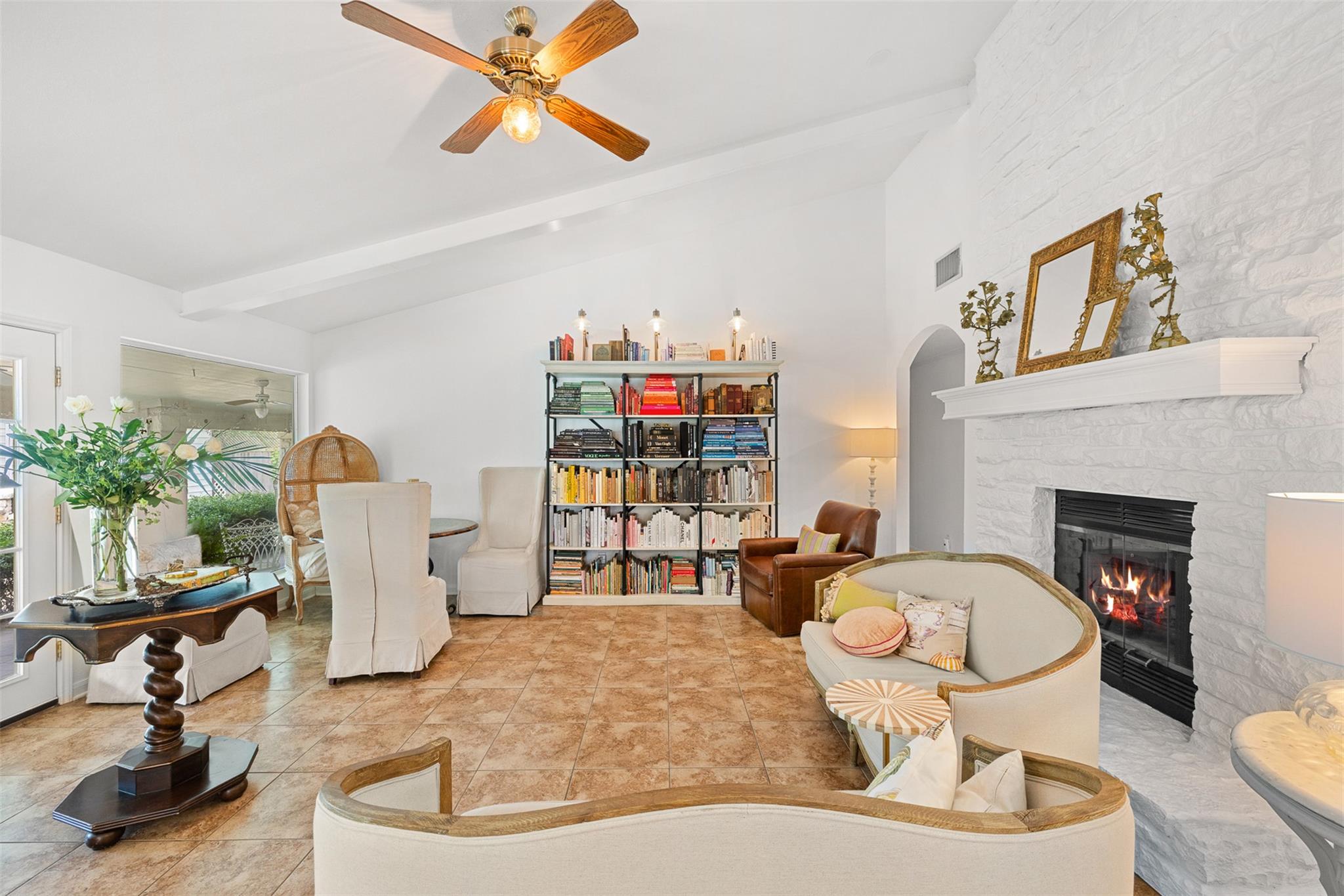 1102 N F Ave, Elgin, TX 78621