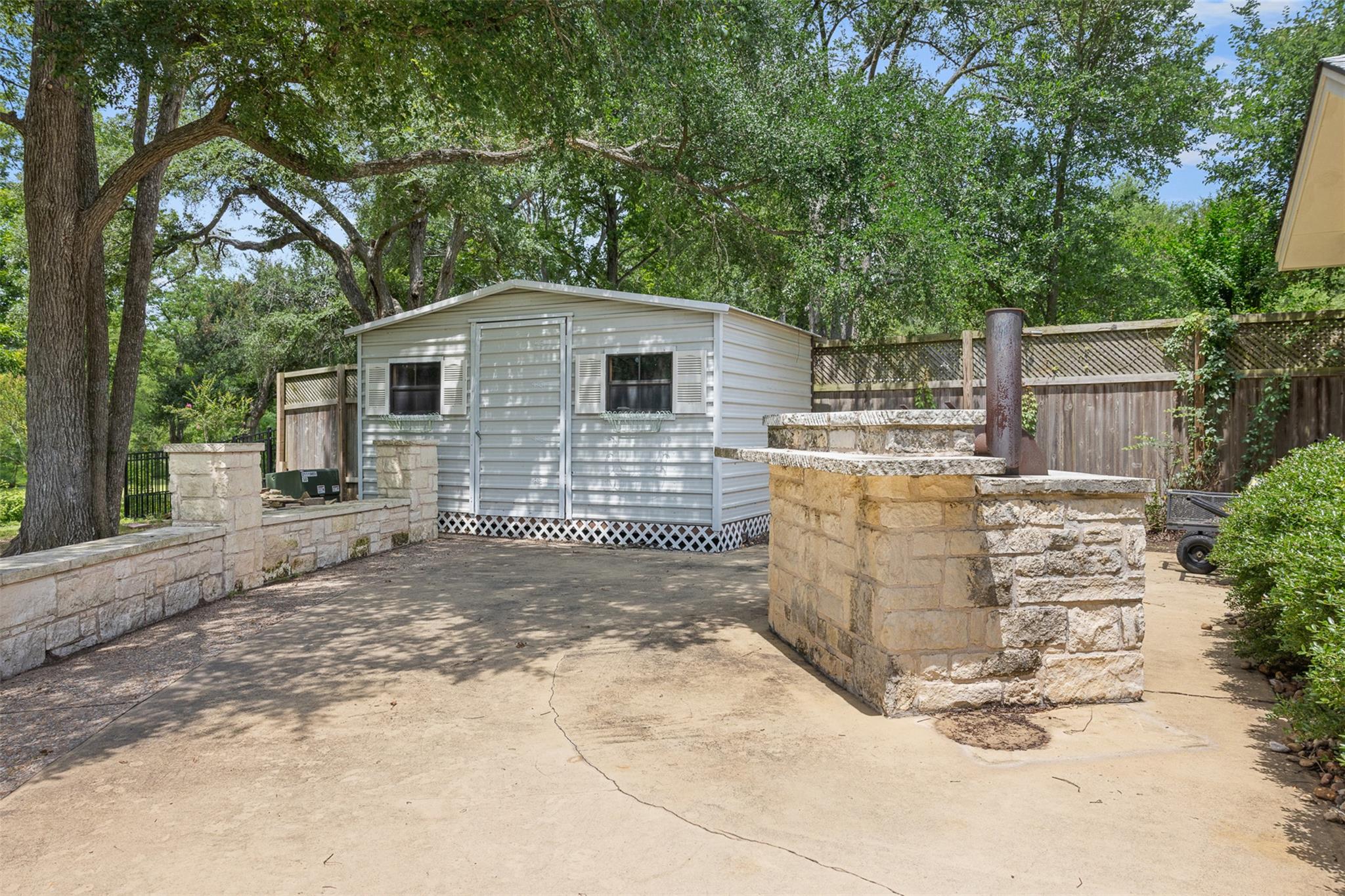 1102 N F Ave, Elgin, TX 78621