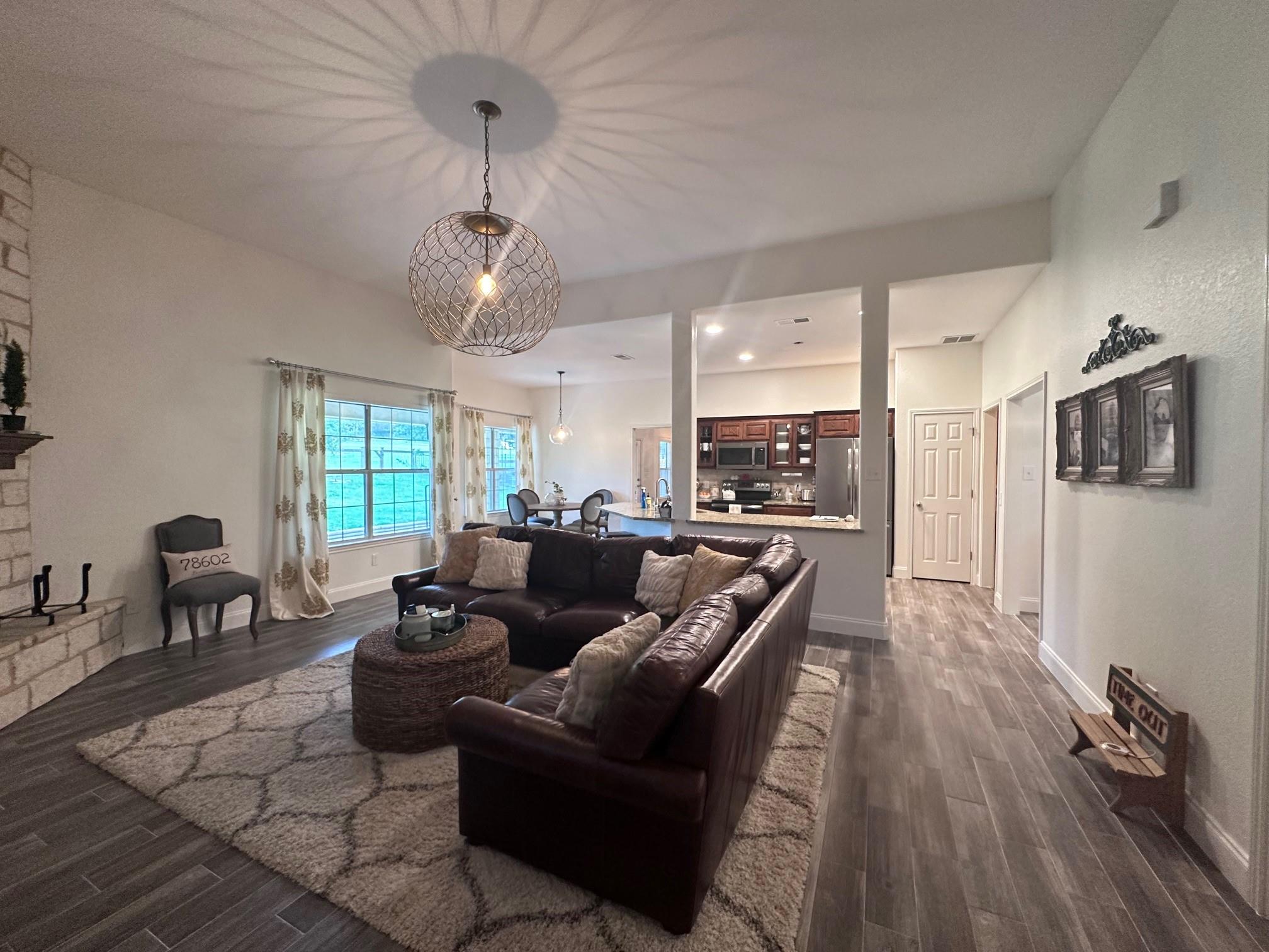 460 Tahitian Dr, Bastrop, TX 78602