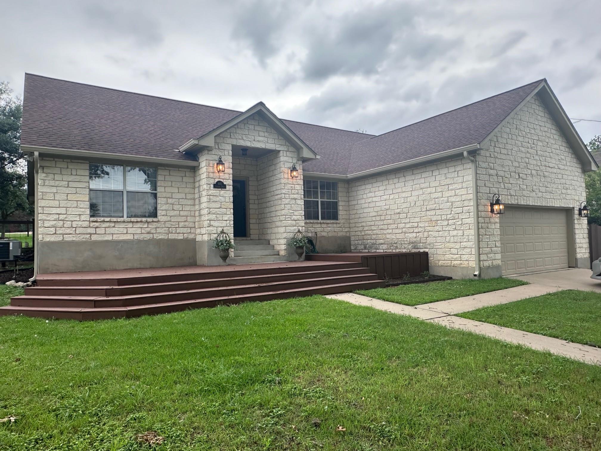 460 Tahitian Dr, Bastrop, TX 78602
