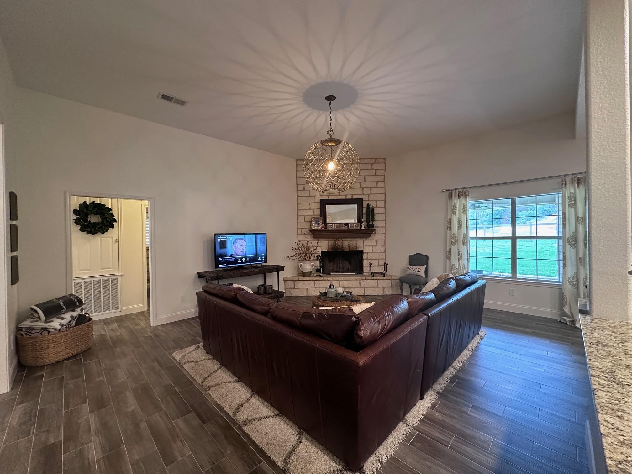460 Tahitian Dr, Bastrop, TX 78602