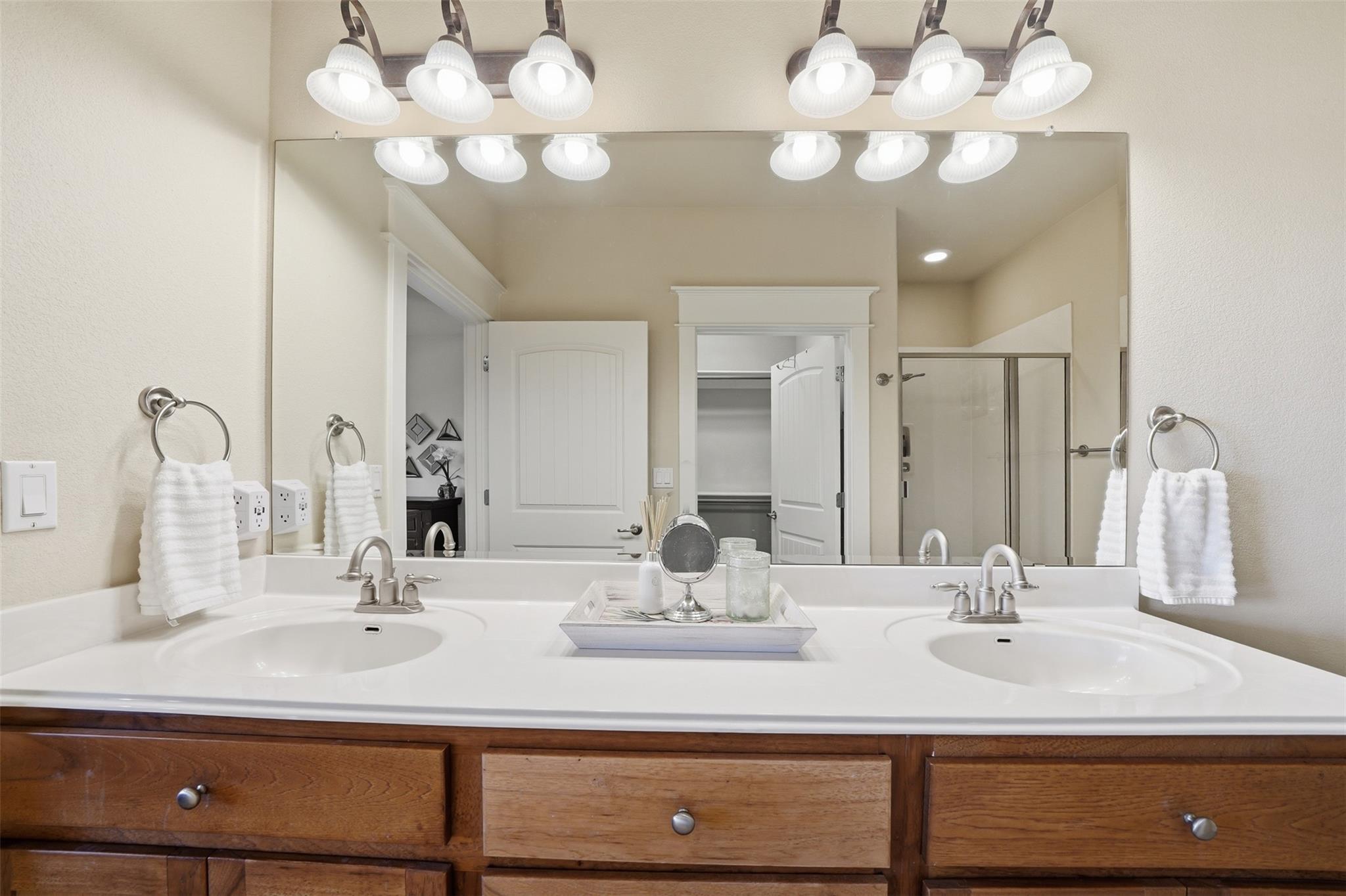 17808 Maritime Point Dr # 302, Jonestown, TX 78645
