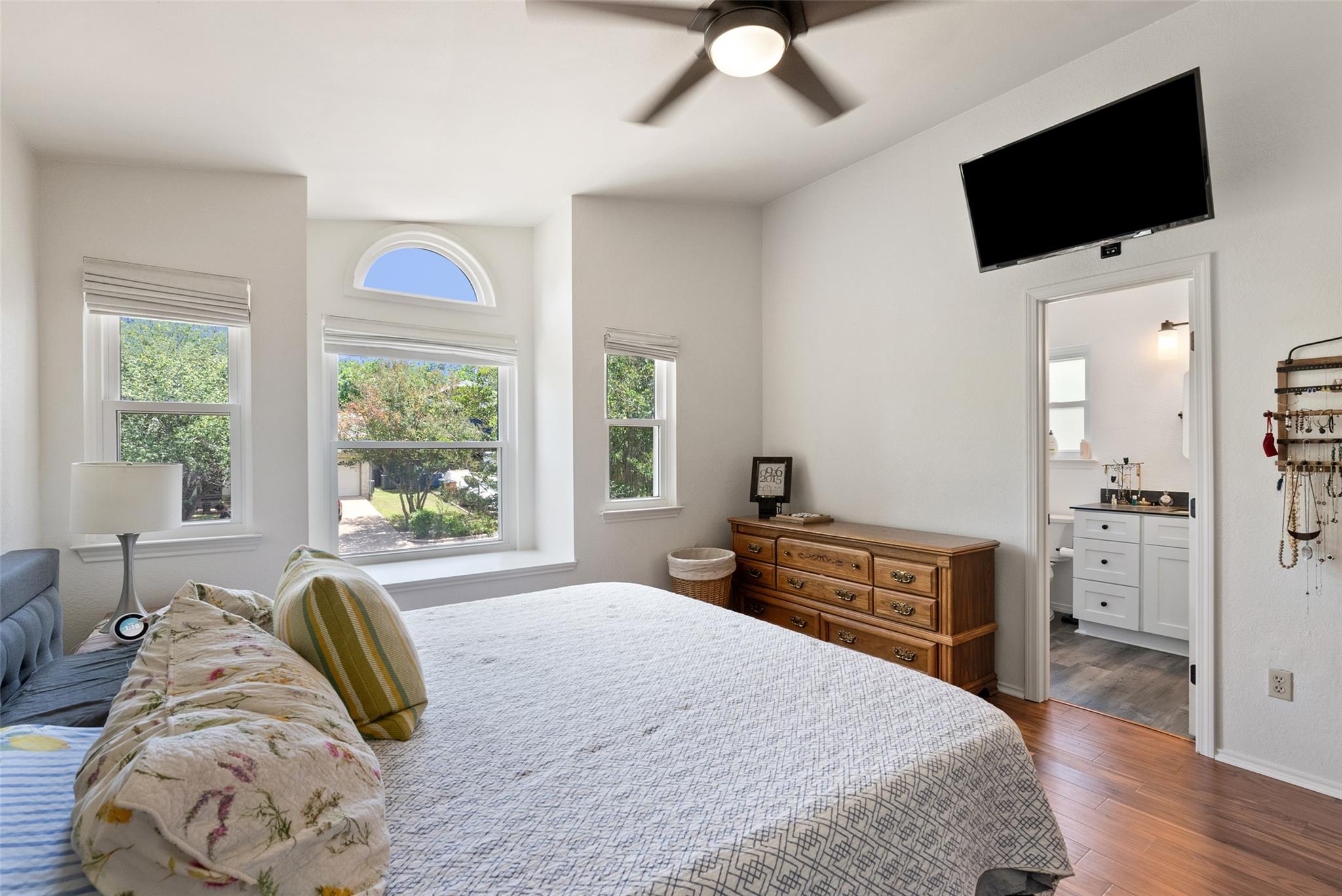 8406 Washita Dr, Austin, TX 78749