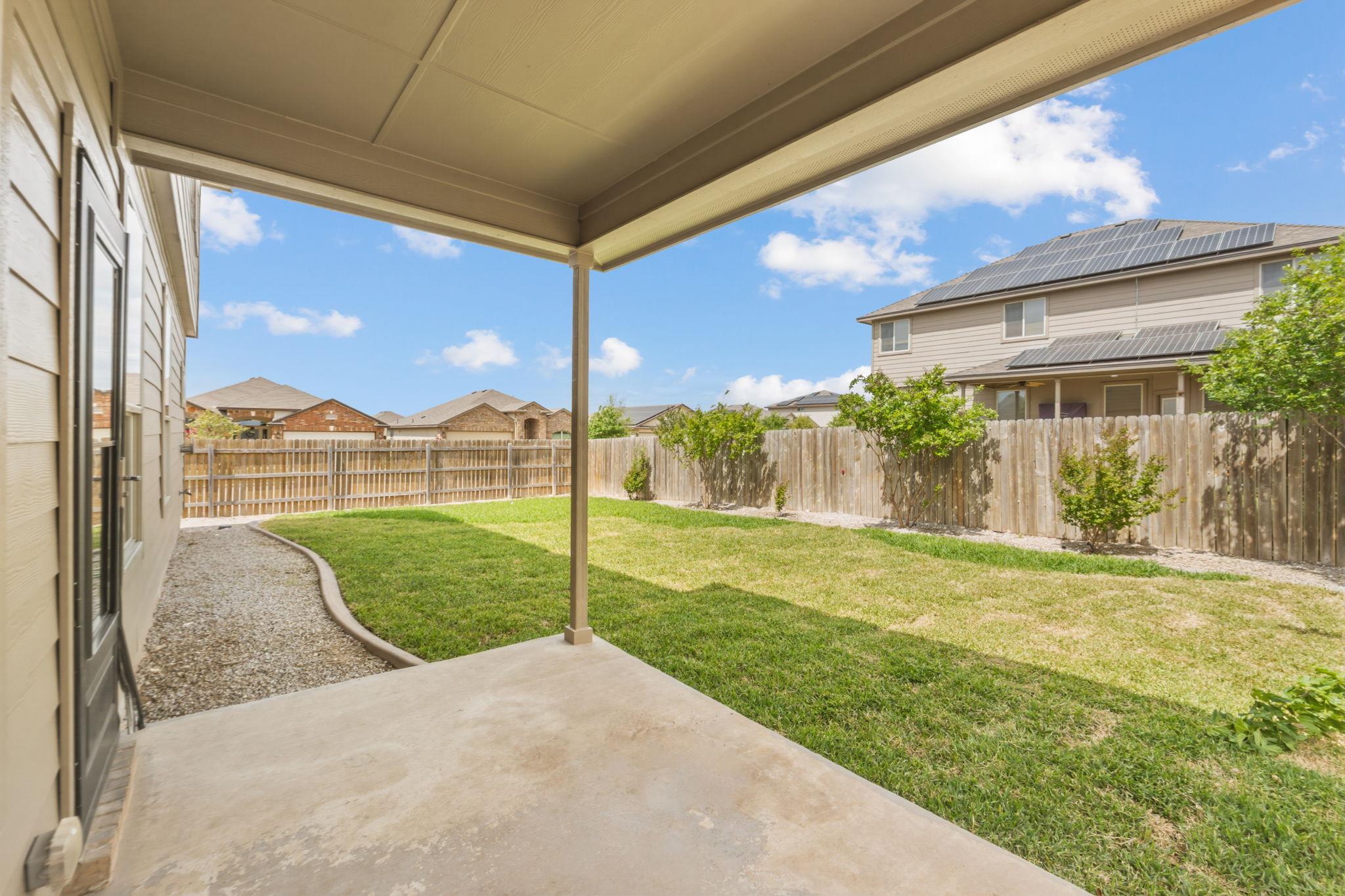 301 Serpentine Ln, Jarrell, TX 76537
