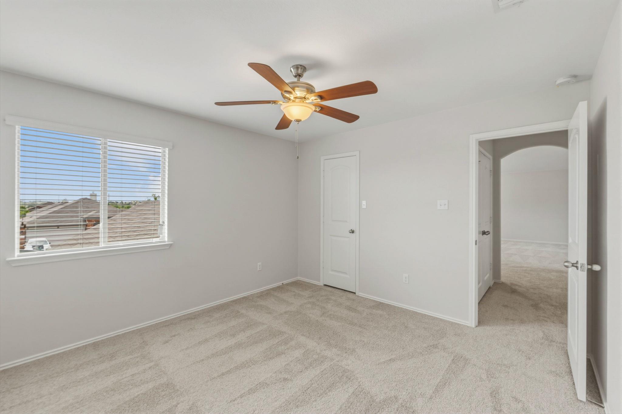 301 Serpentine Ln, Jarrell, TX 76537