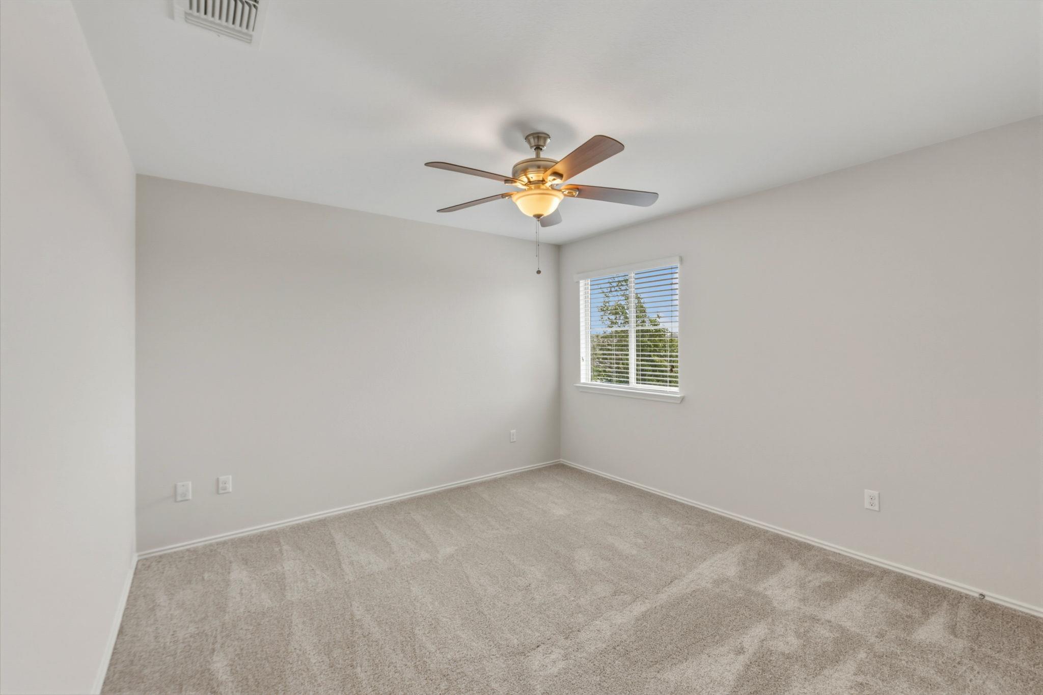 301 Serpentine Ln, Jarrell, TX 76537