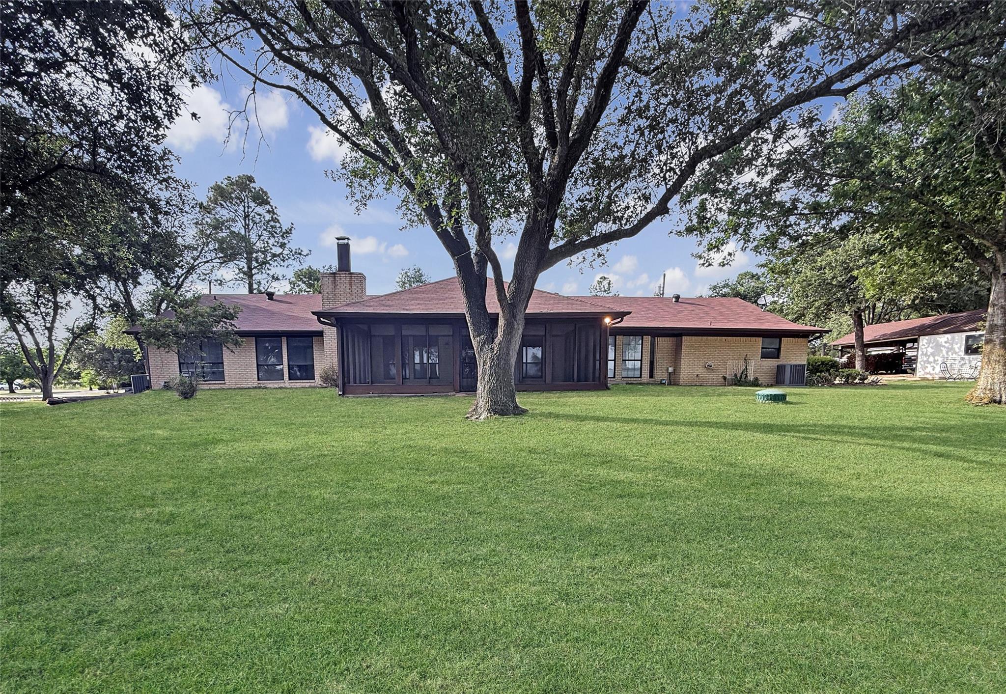 133 Champions Dr, Rockdale, TX 76567