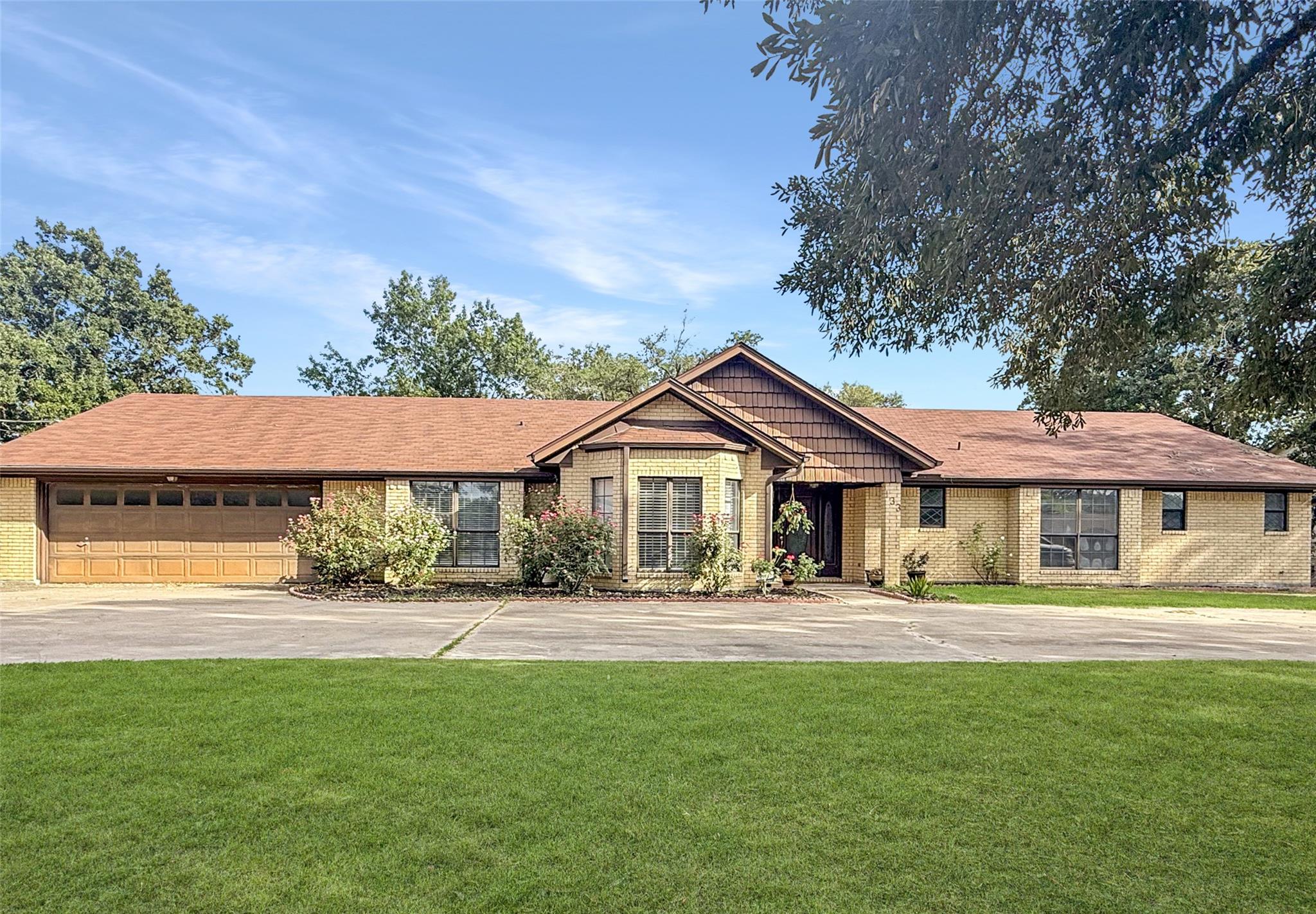 133 Champions Dr, Rockdale, TX 76567
