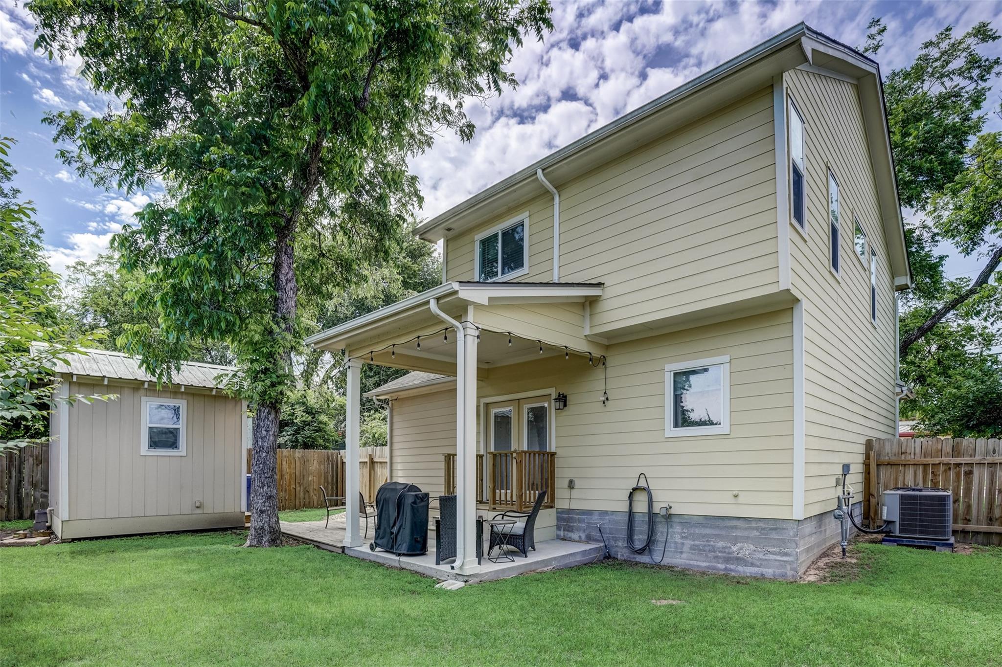 1103 Farm St, Bastrop, TX 78602