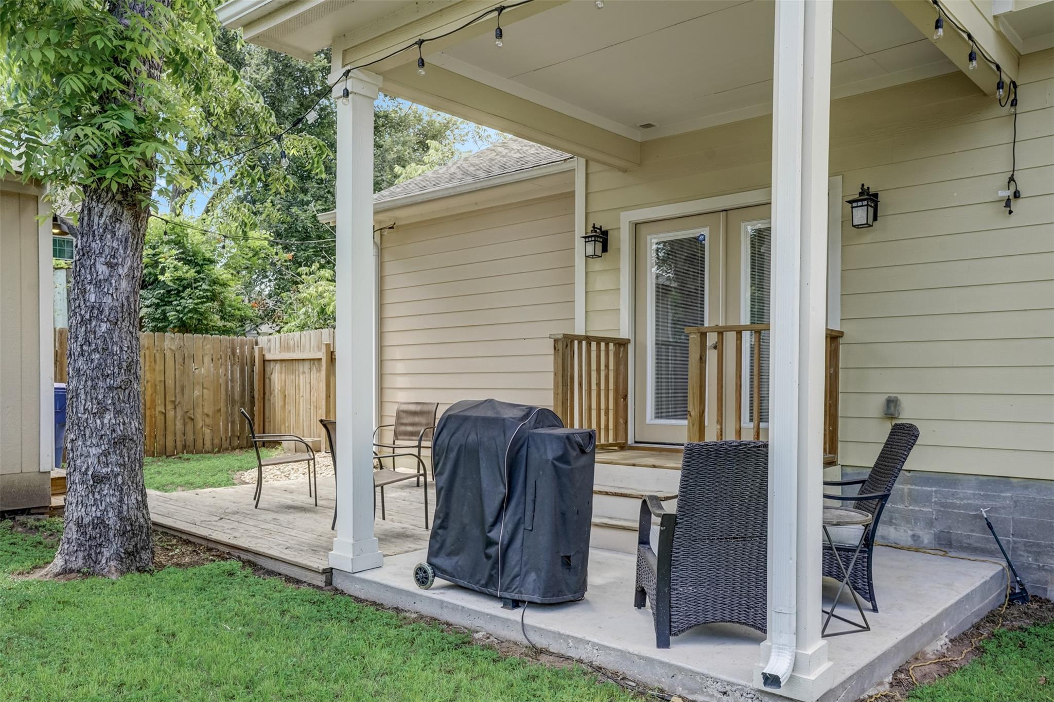 1103 Farm St, Bastrop, TX 78602