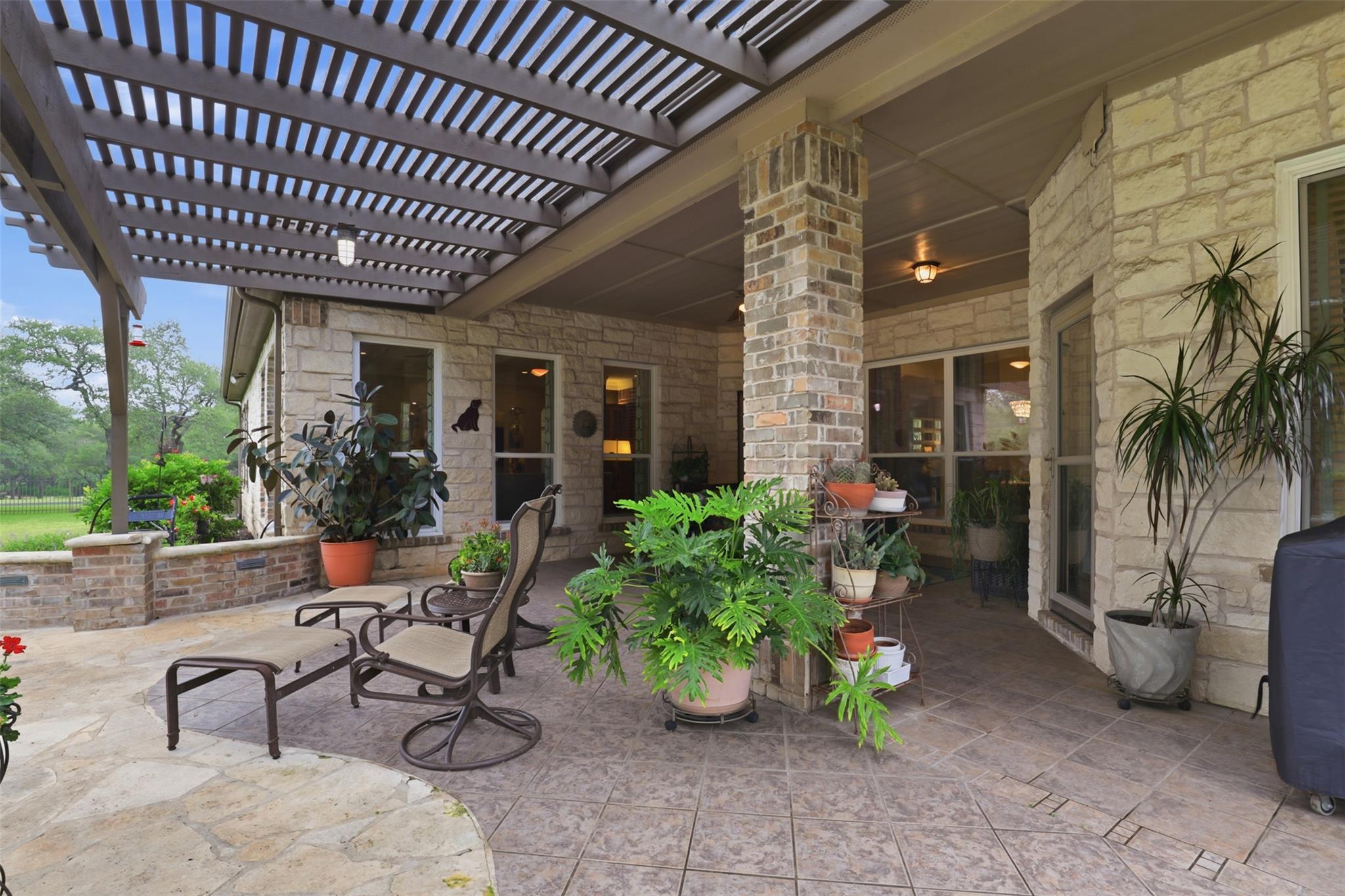 107 W Majestic Oak Ln, Georgetown, TX 78633
