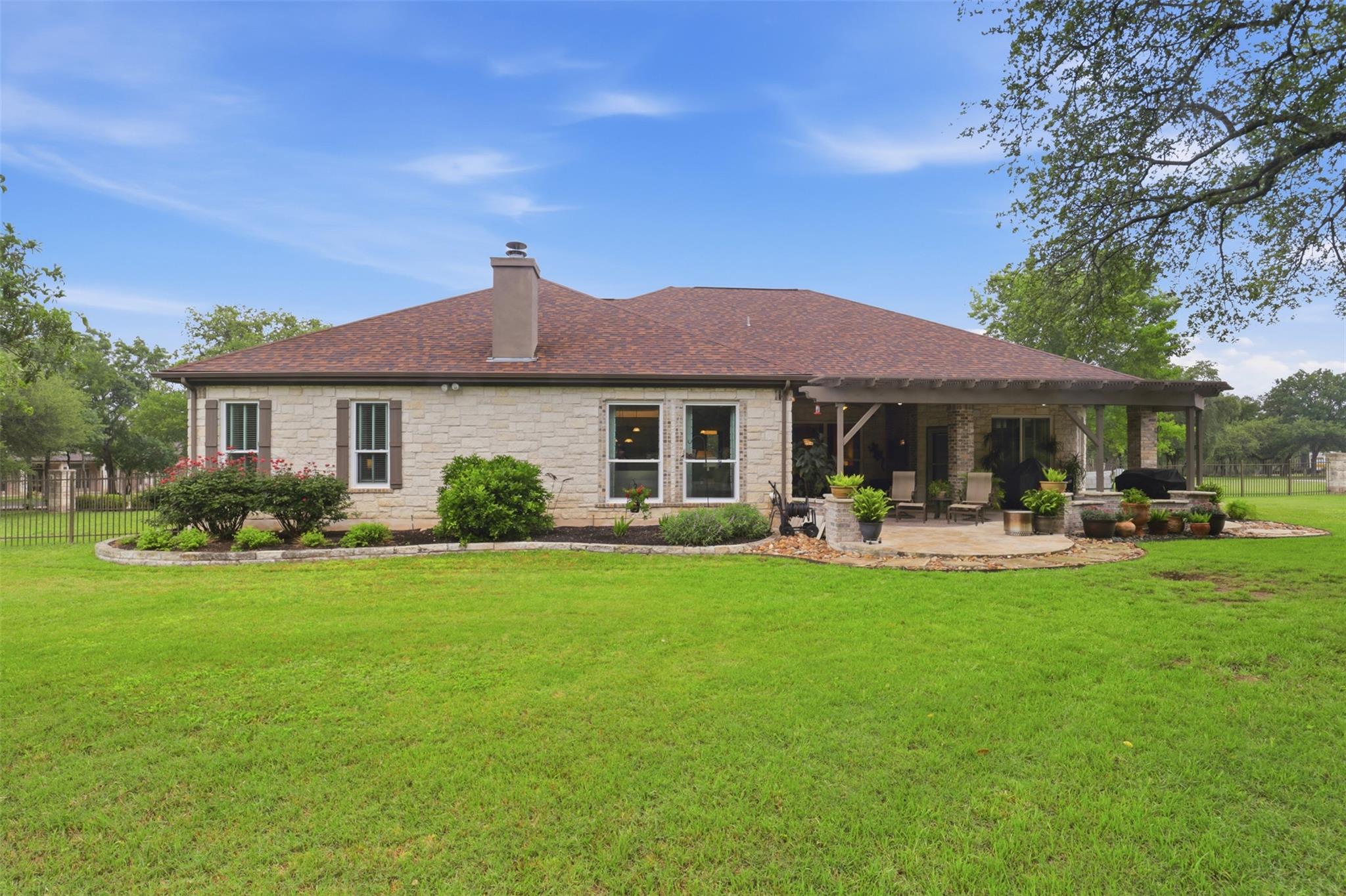 107 W Majestic Oak Ln, Georgetown, TX 78633
