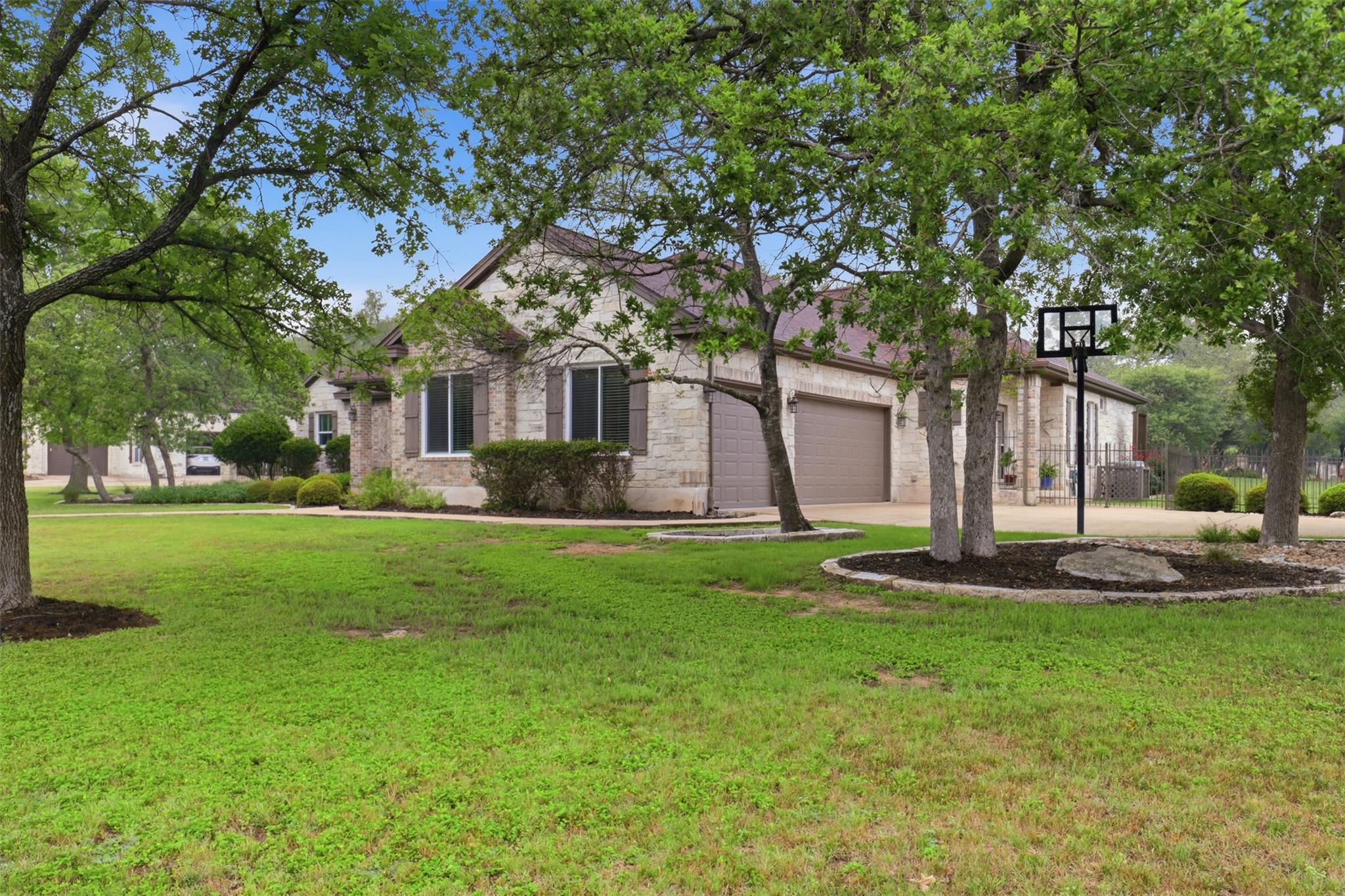 107 W Majestic Oak Ln, Georgetown, TX 78633