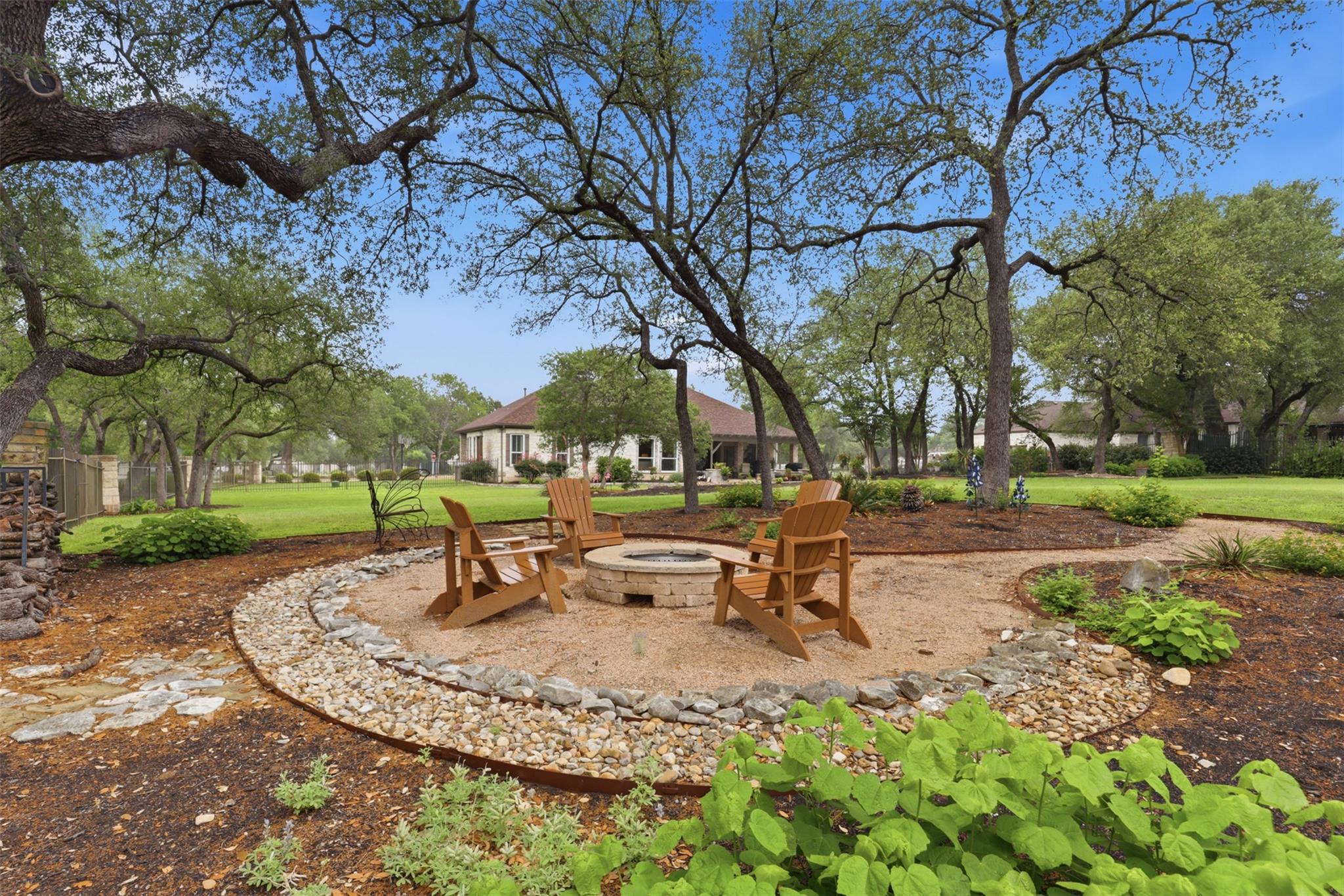 107 W Majestic Oak Ln, Georgetown, TX 78633