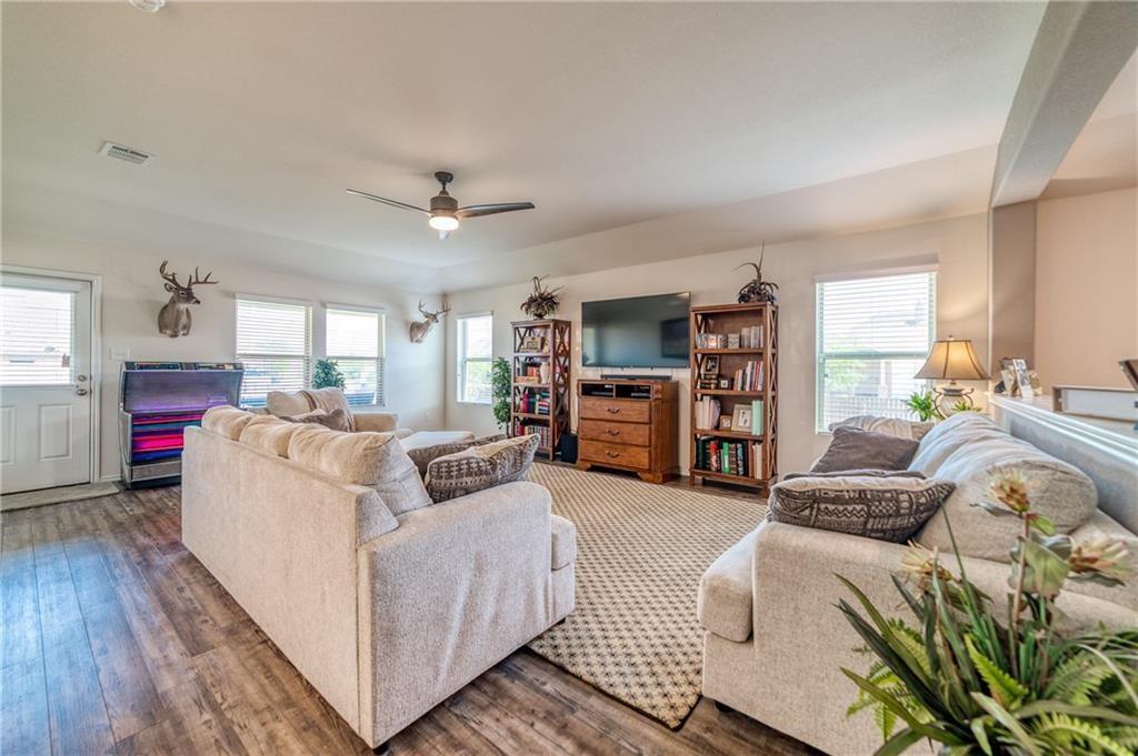 2100 Littleton Dr, Leander, TX 78641