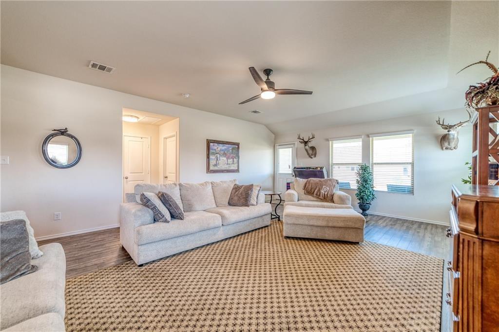 2100 Littleton Dr, Leander, TX 78641