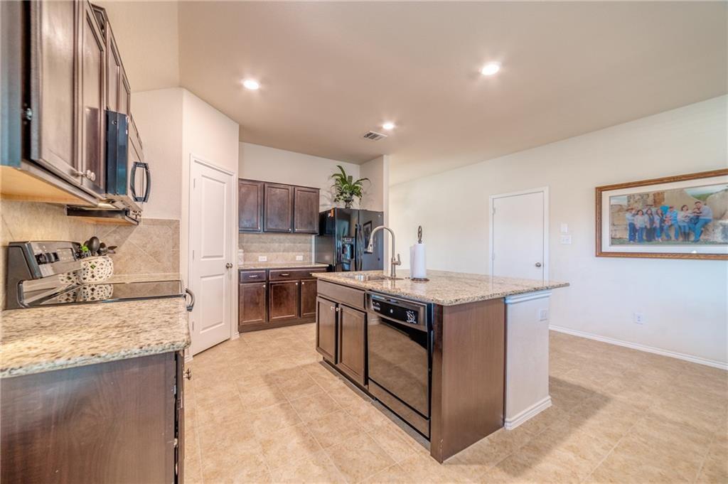2100 Littleton Dr, Leander, TX 78641