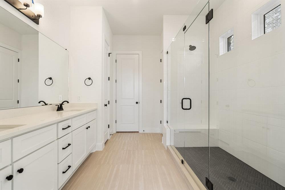 1313 Robin Trl, Round Rock, TX 78681
