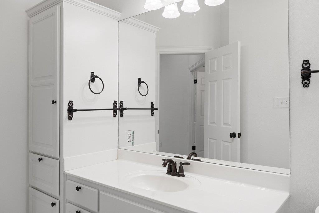 1613 CHURCHWOOD Cv, Austin, TX 78746