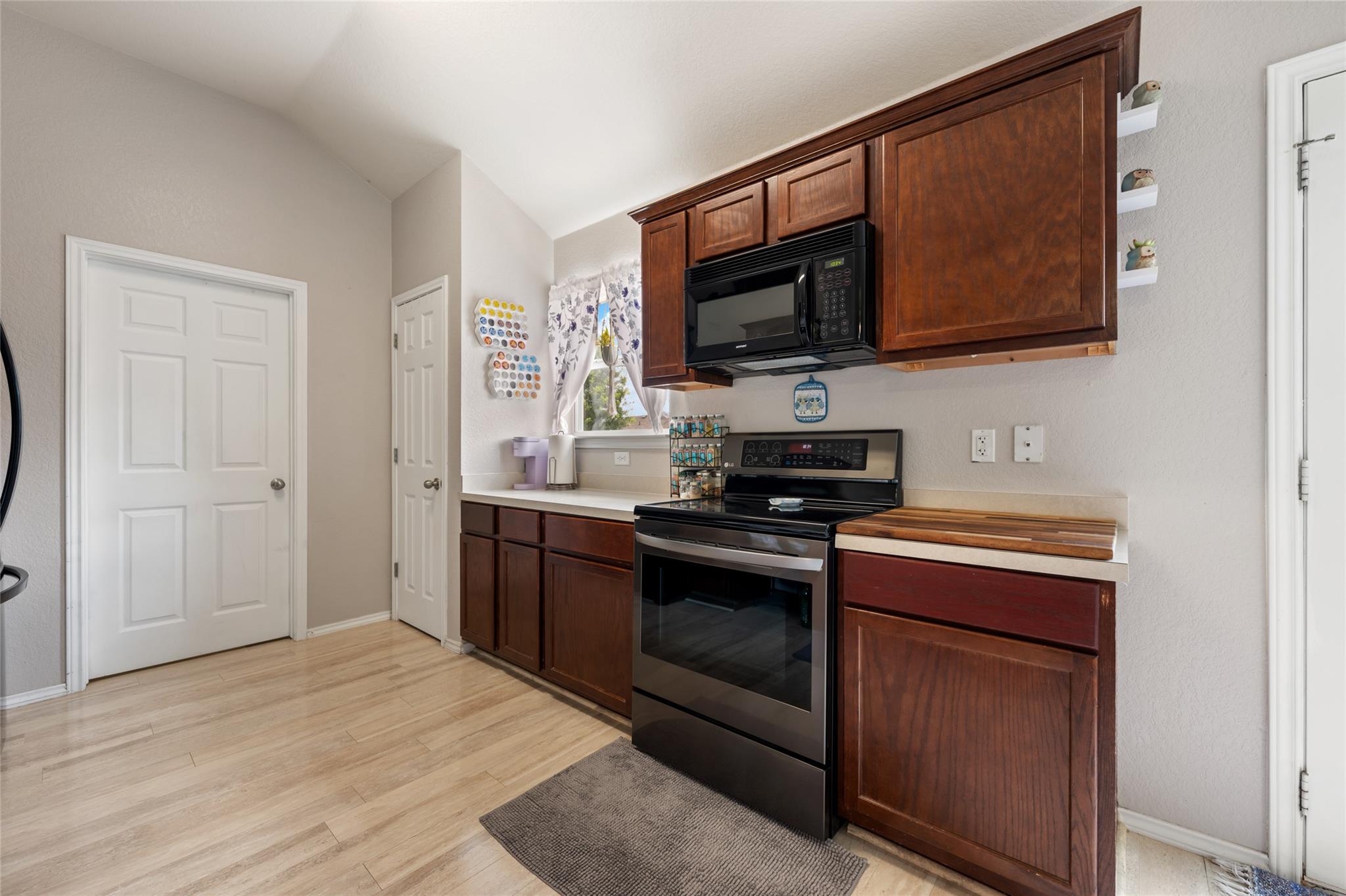 144 Calcite Ln, Jarrell, TX 76537
