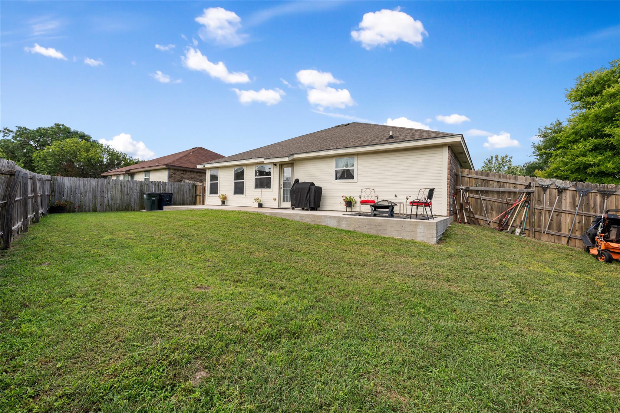 144 Calcite Ln, Jarrell, TX 76537